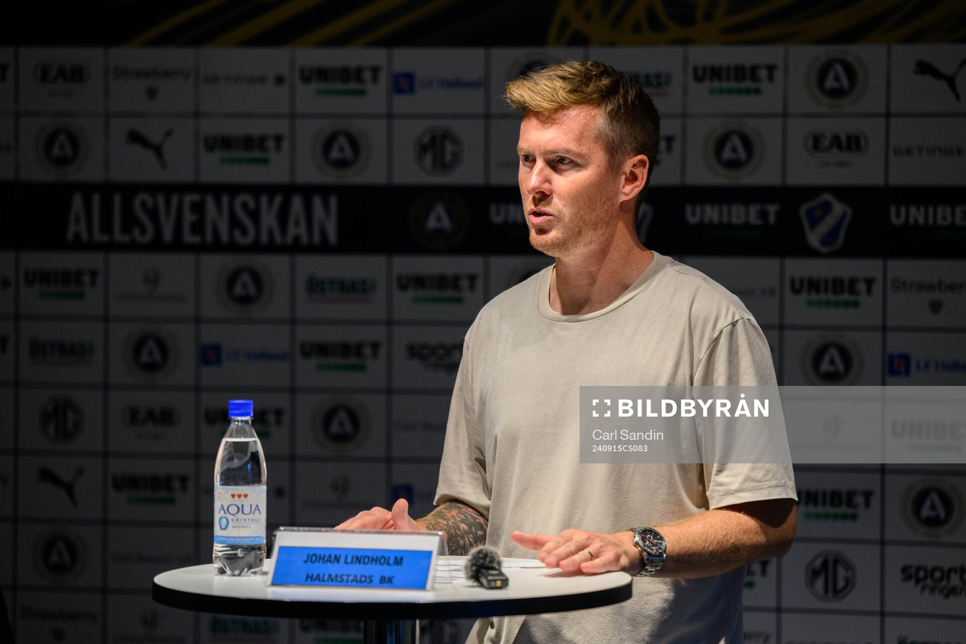 Halmstads huvudtränare Johan Lindholm på en presskonferens
