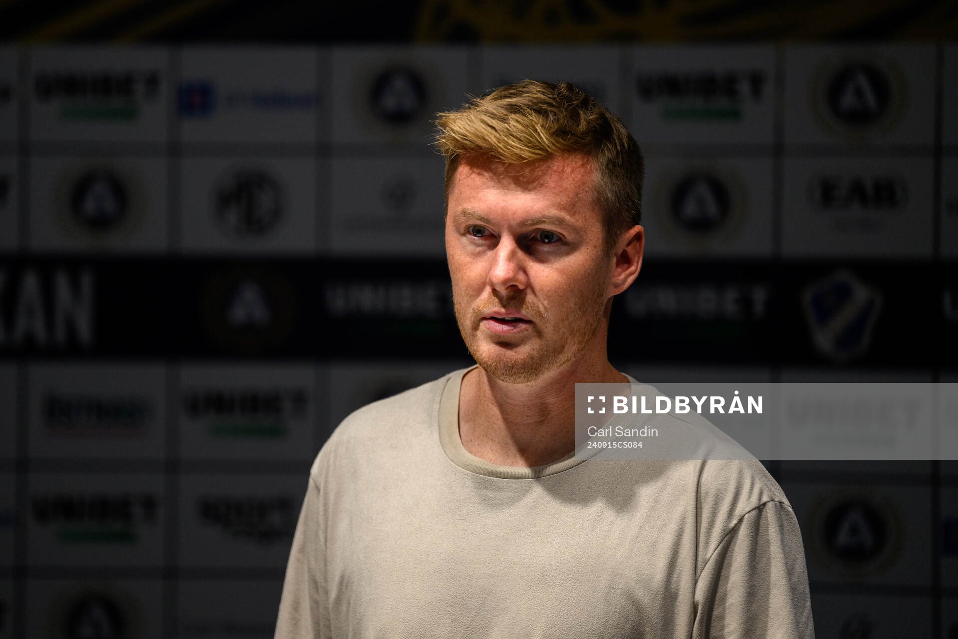 Halmstads huvudtränare Johan Lindholm på en presskonferens