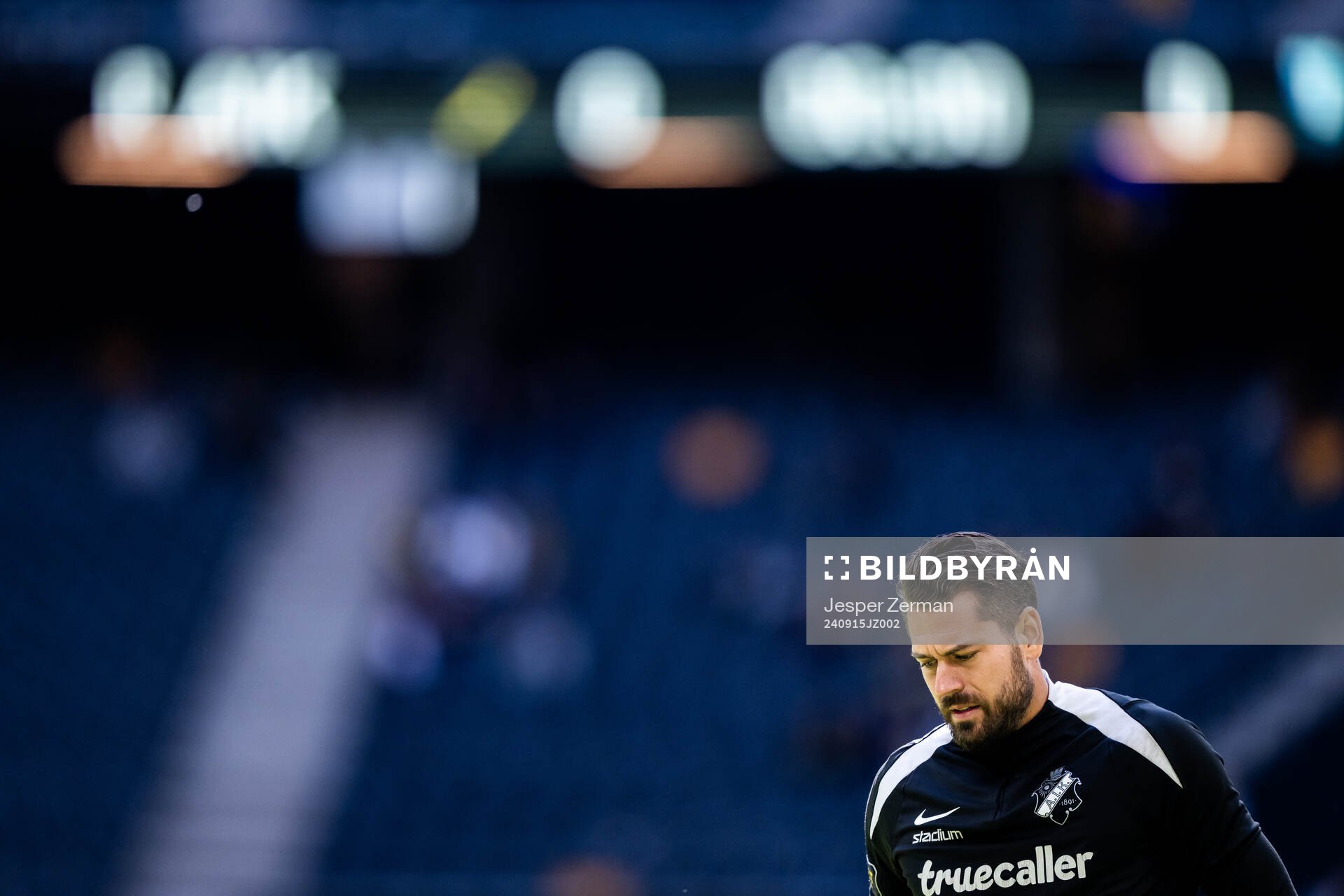 AIKs målvakt Kristoffer Nordfeldt under uppvärmningen inför fotbollsmatchen i Allsvenskan mellan AIK och Malmö FF den 15 september 2024 i Stockholm.