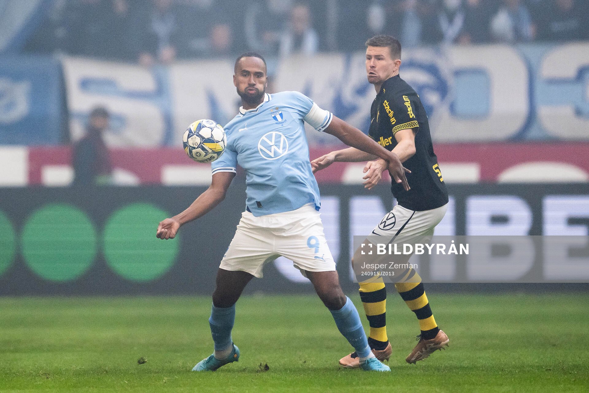 Malmö FFs Isaac Kiese Thelin och AIKs Mads Døhr Thychosen