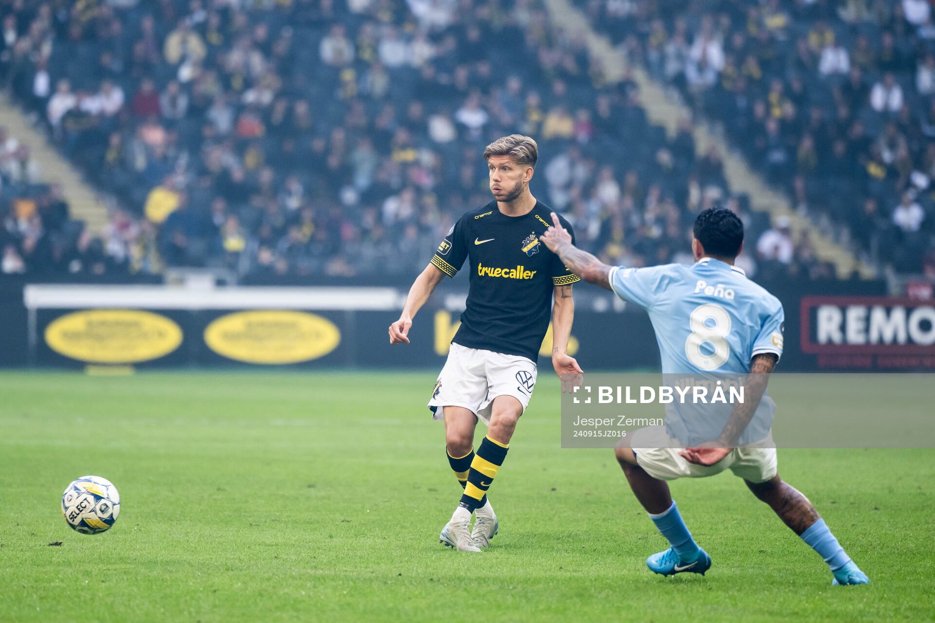 AIKs Anton Salétros och Malmö FFs Sergio Pena