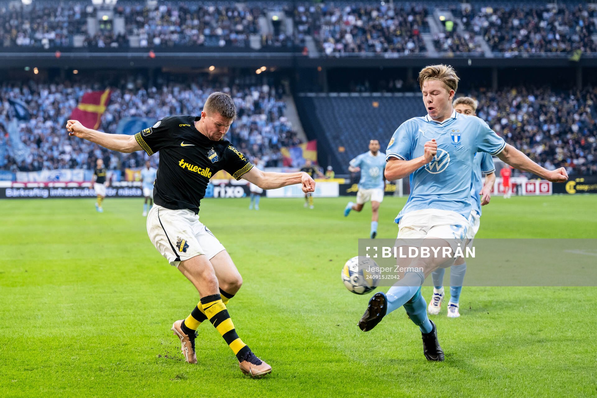 AIKs Mads Døhr Thychosen och Malmö FFs Nils Zätterström