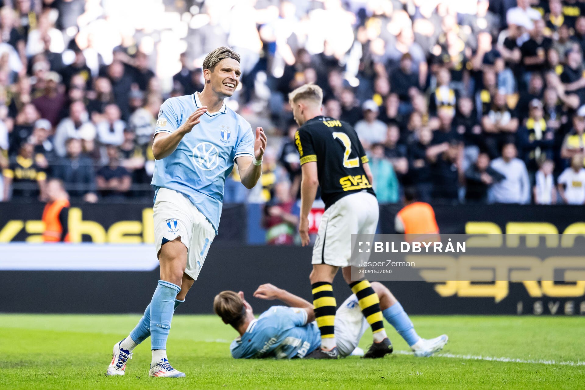 Malmö FFs Jens Stryger Larsen deppar