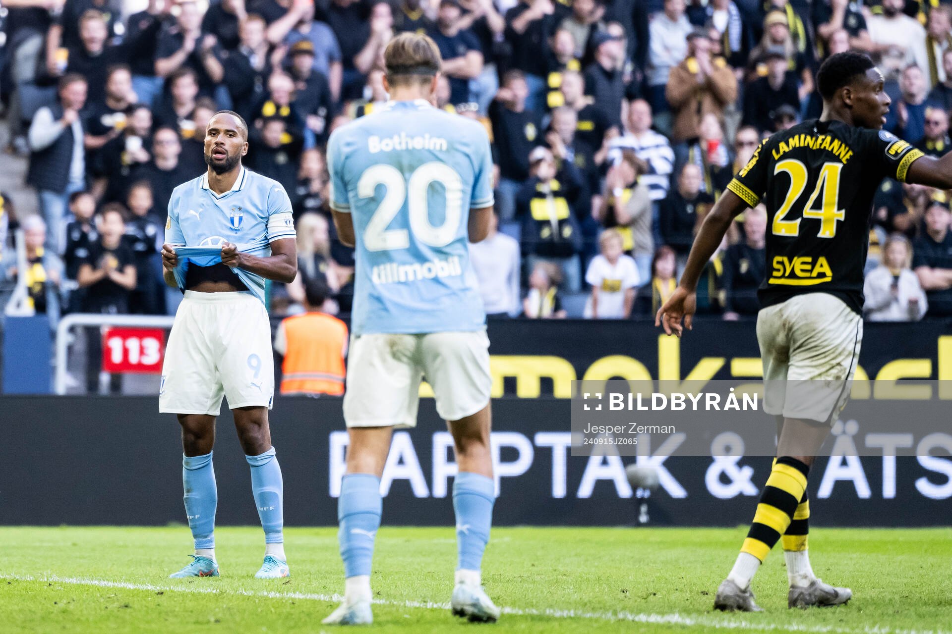 Malmö FFs Isaac Kiese Thelin deppar
