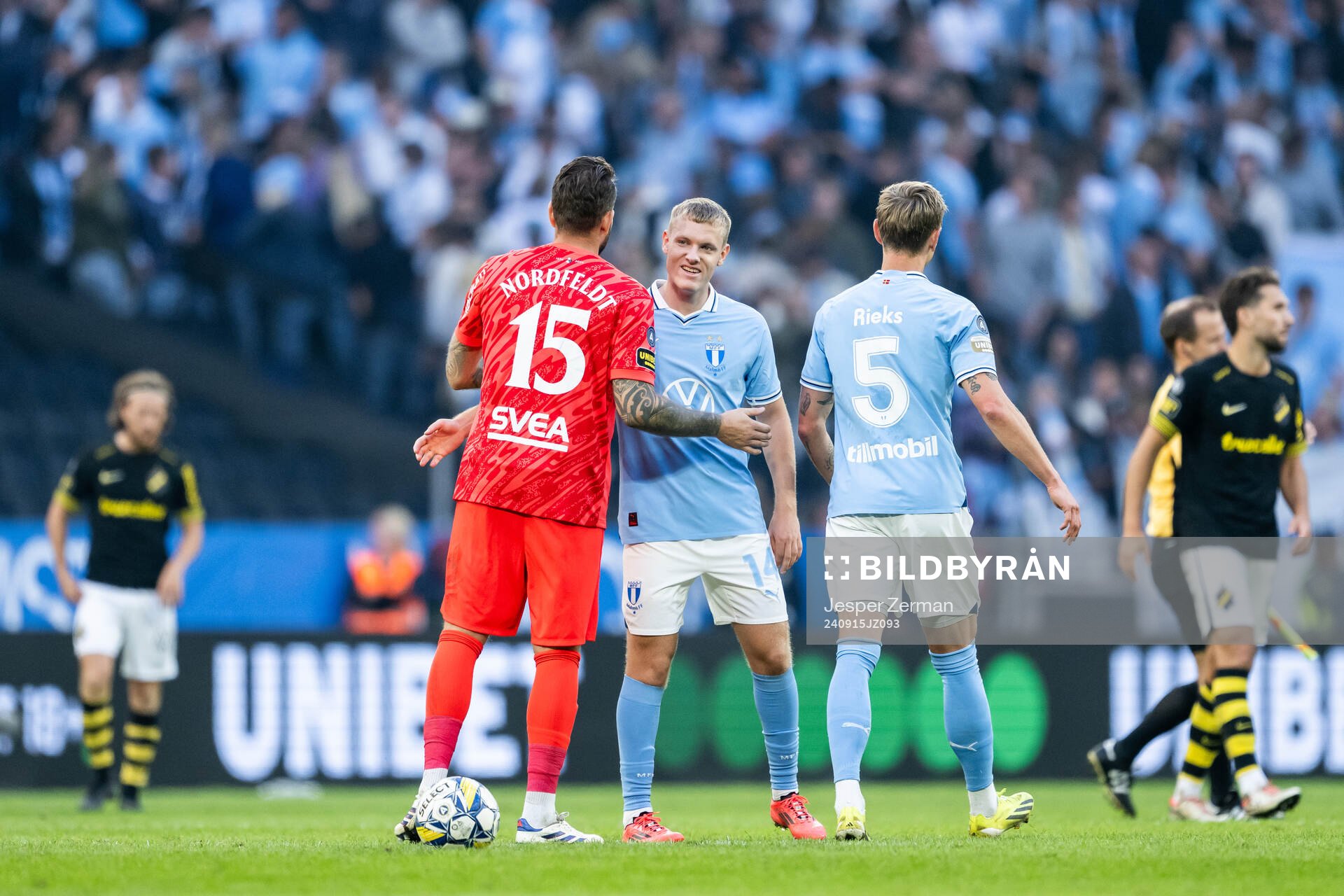 AIKs målvakt Kristoffer Nordfeldt och Malmö FFs Sebastian