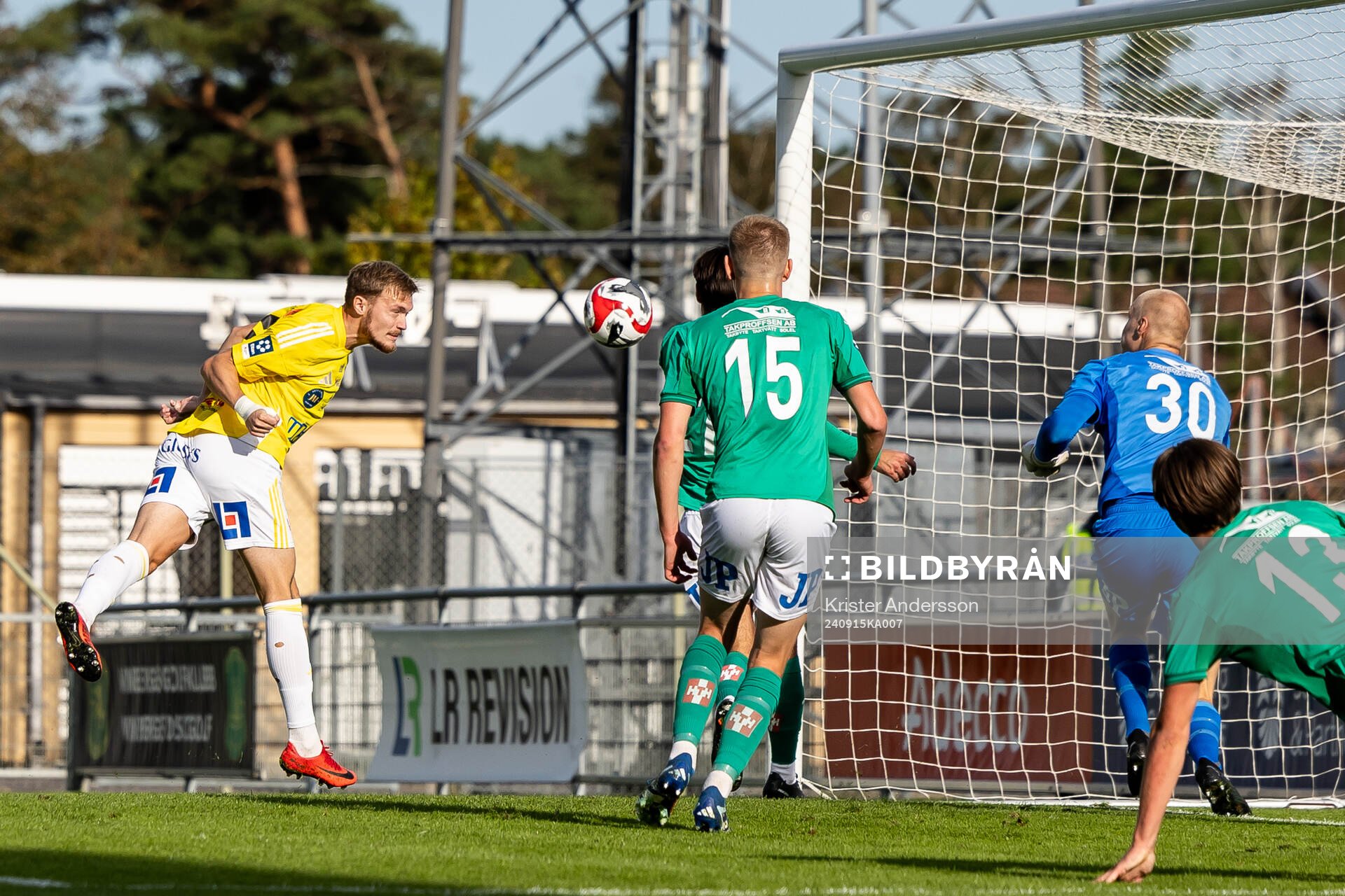 Falkenbergs Hugo Tilly gör 1-0 bakom Jönköpings Södras