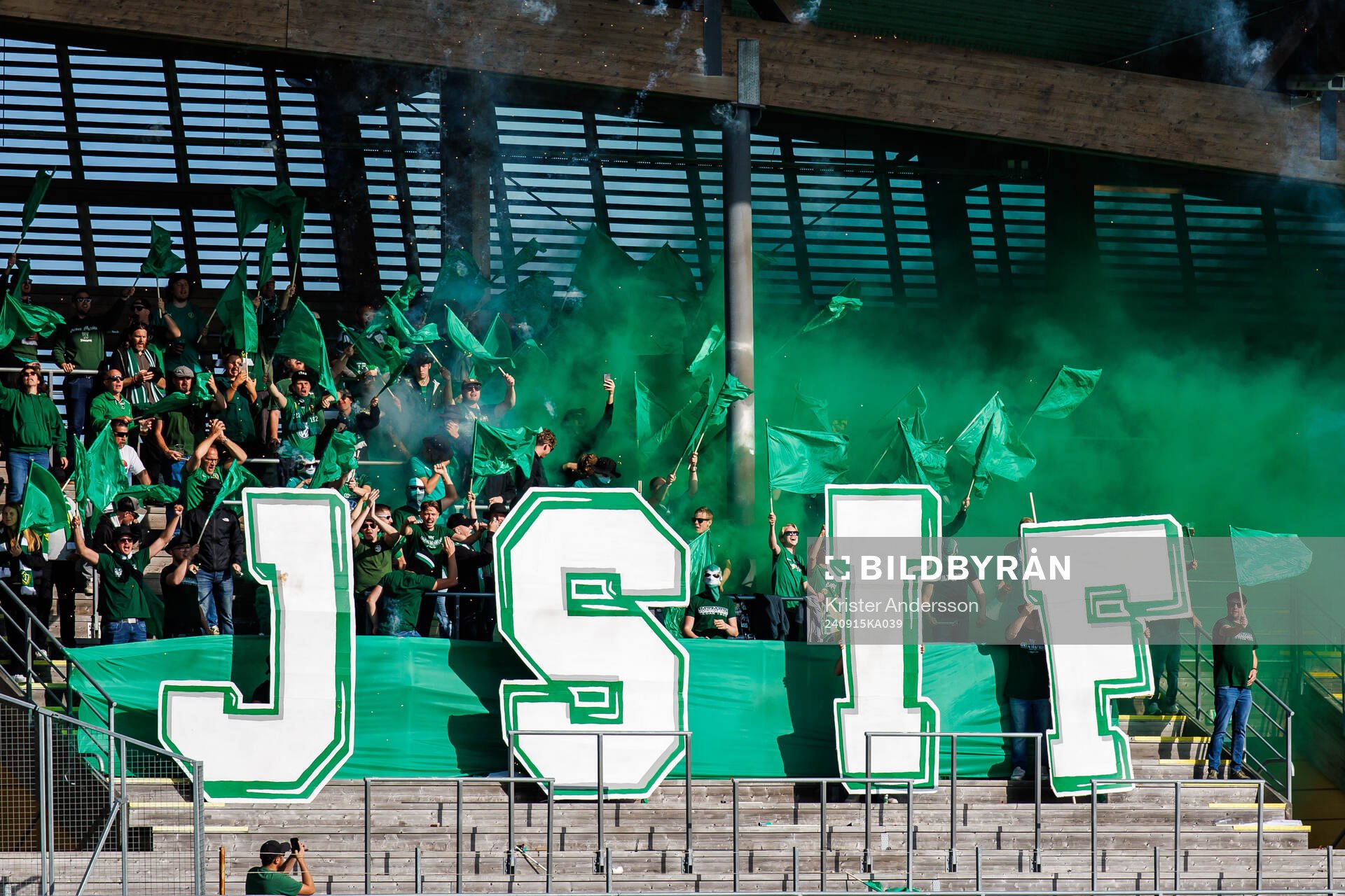 Jönköpings Södras supportrar med tifo