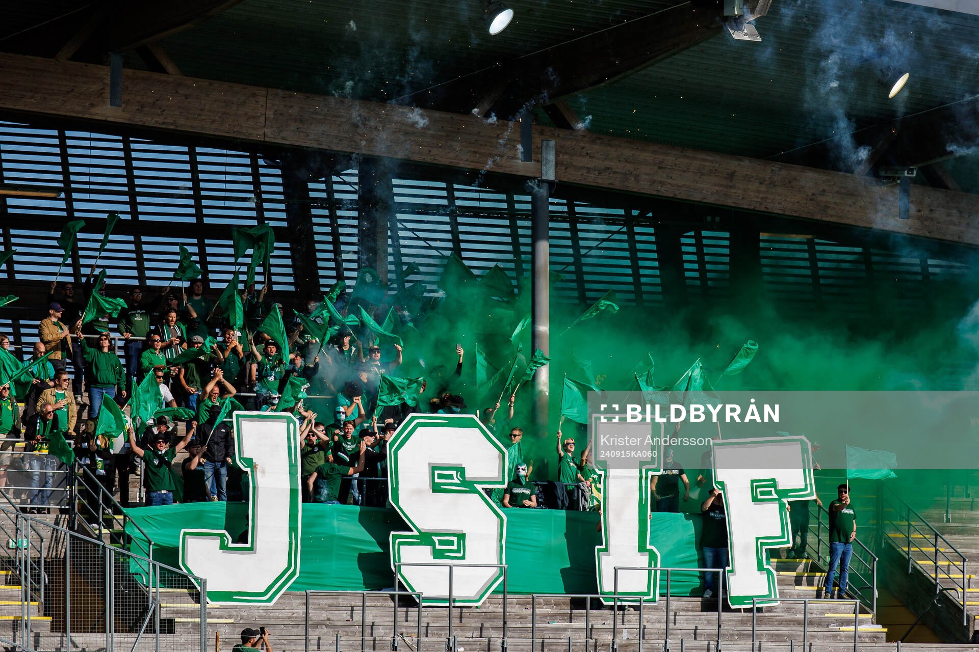 Jönköpings Södras supportrar med tifo