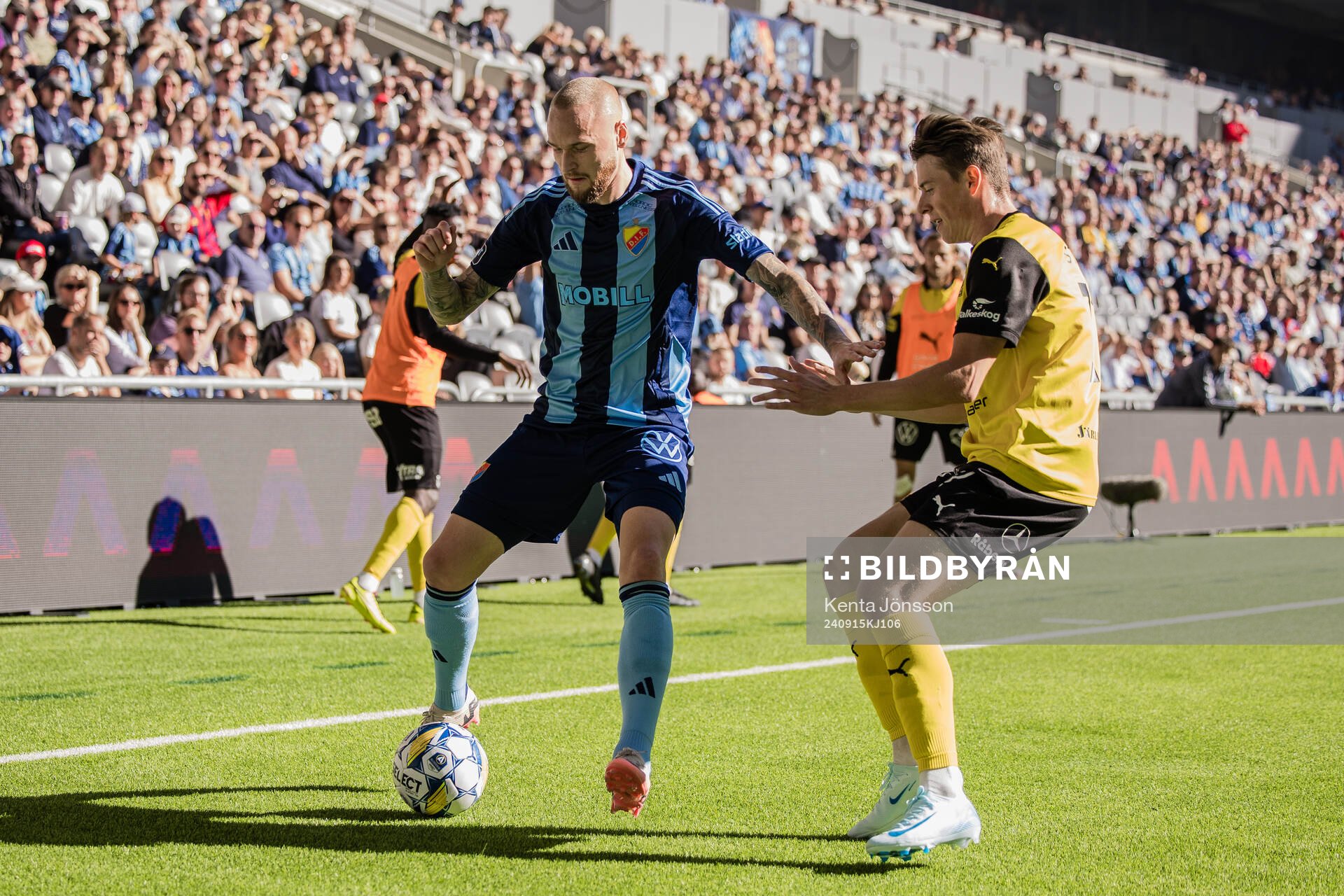 Djurgården Adam Ståhl och Mjällbys Elliot Stroud