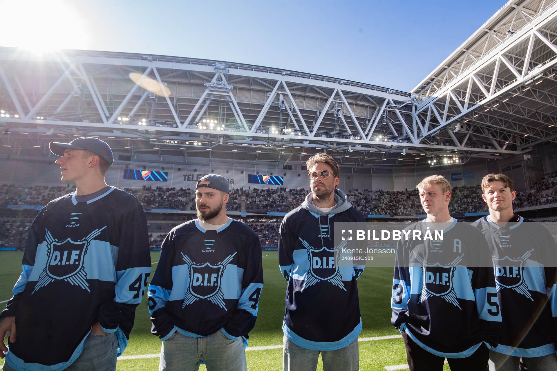 Djurgårdens hockeys Dick Axelsson med lagkamrater