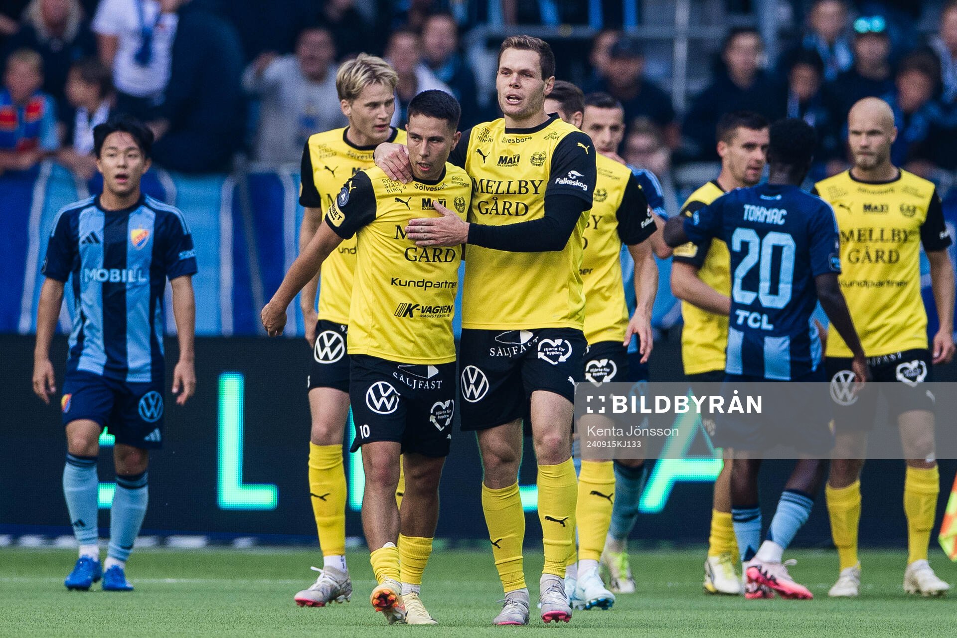 Mjällbys Nicklas Røjkjær och Jacob Bergström jublar