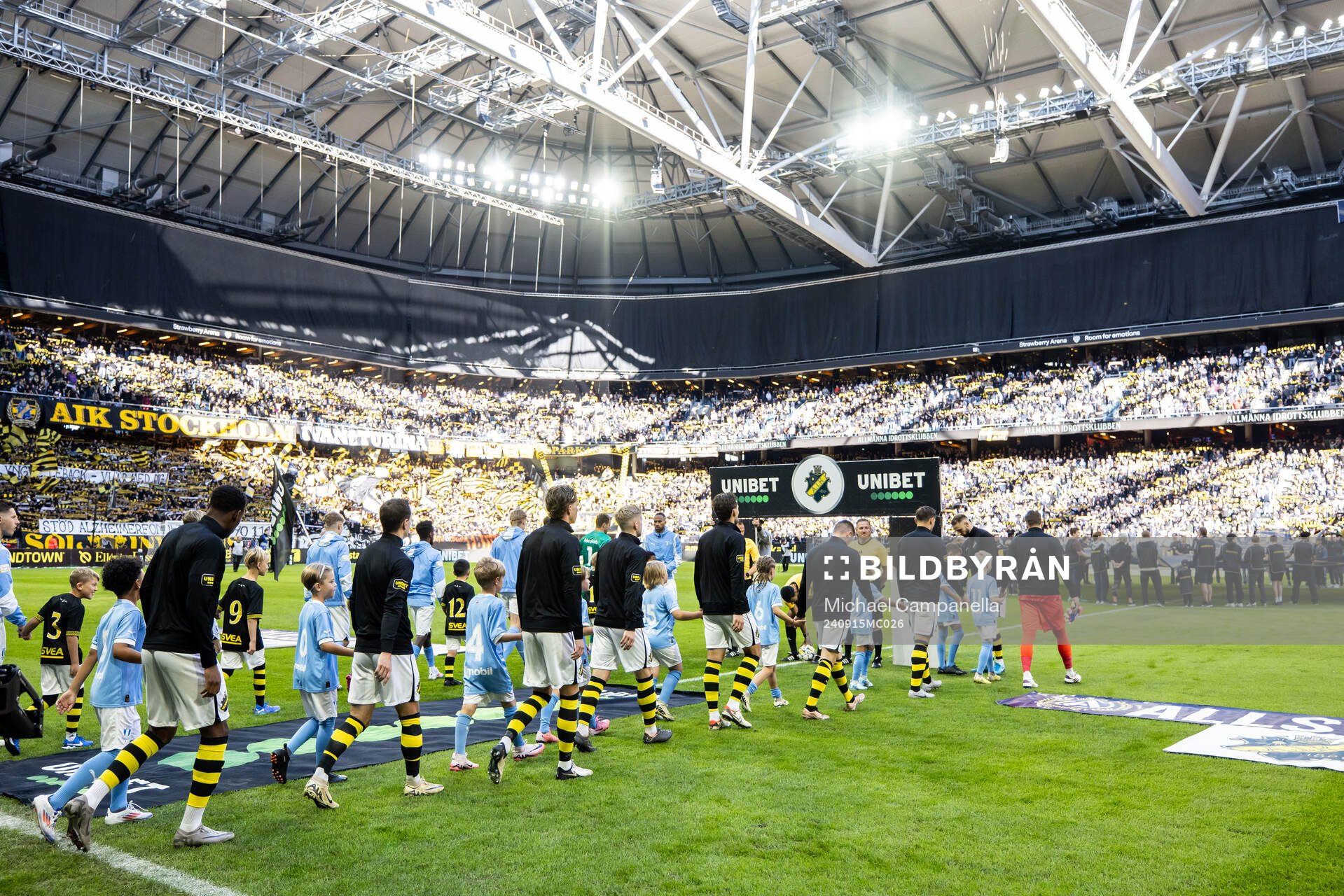 Spelarna gör entré