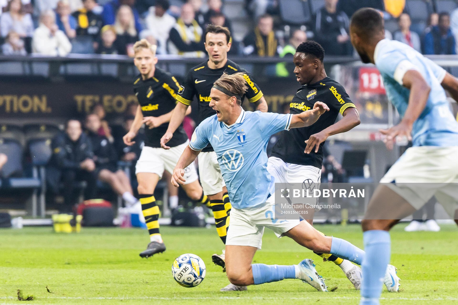 Malmö FFs Erik Botheim och AIKs Mouhamed Lamine Fanne Dabo