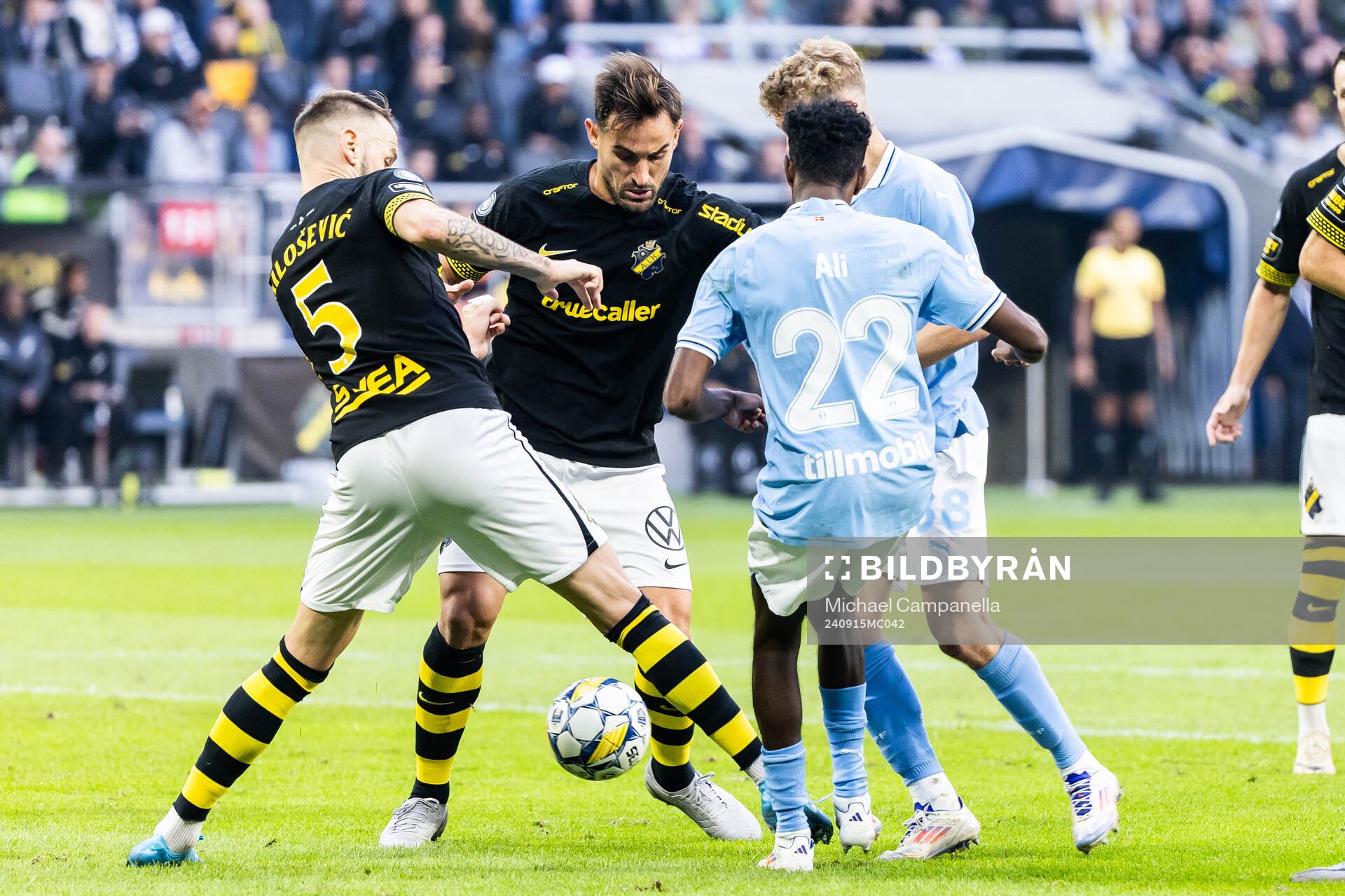 AIKs Sotirios Papagiannopoulos och Alexander Milosevic mot