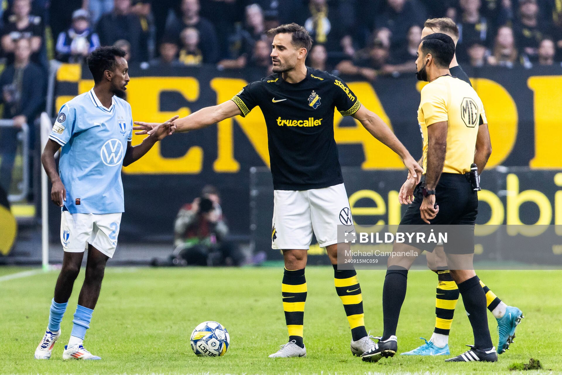 Malmö FFs Taha Ali och AIKs Sotirios Papagiannopoulos