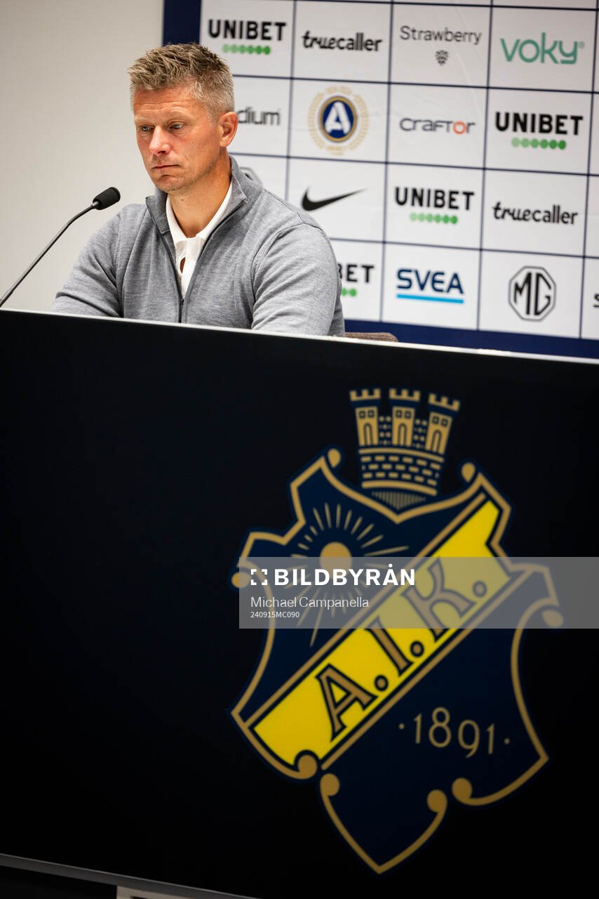 AIKs tränare Mikkjal Thomassen under en presskonferens efter fotbollsmatchen i Allsvenskan mellan AIK och Malmö FF den 15 september 2024 i Stockholm.