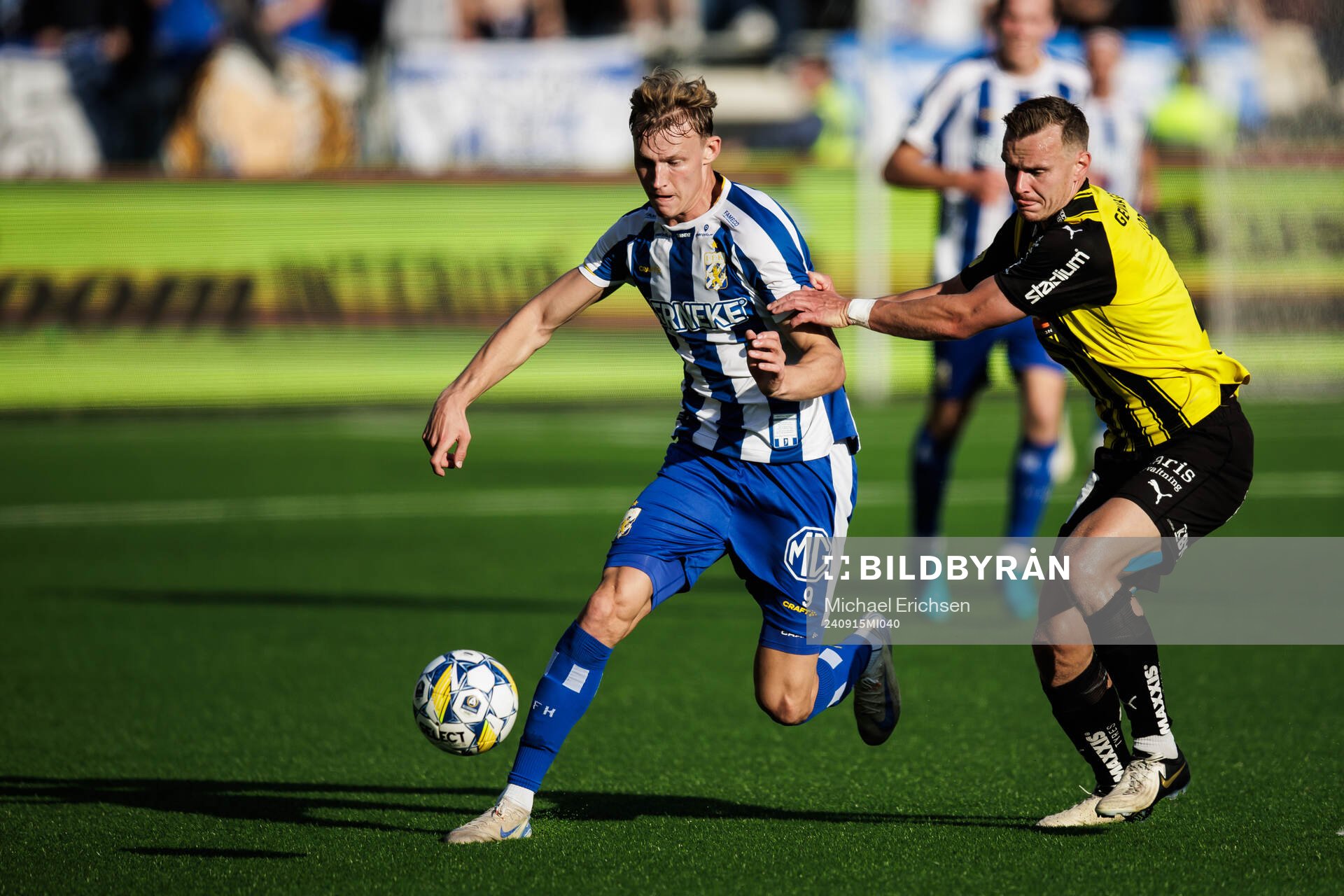 IFK Göteborgs Laurs Skjellerup och Häckens Marius Lode under fotbollsmatchen i Allsvenskan mellan Häcken och IFK Göteborg den 15 september 2024 i Göteborg.