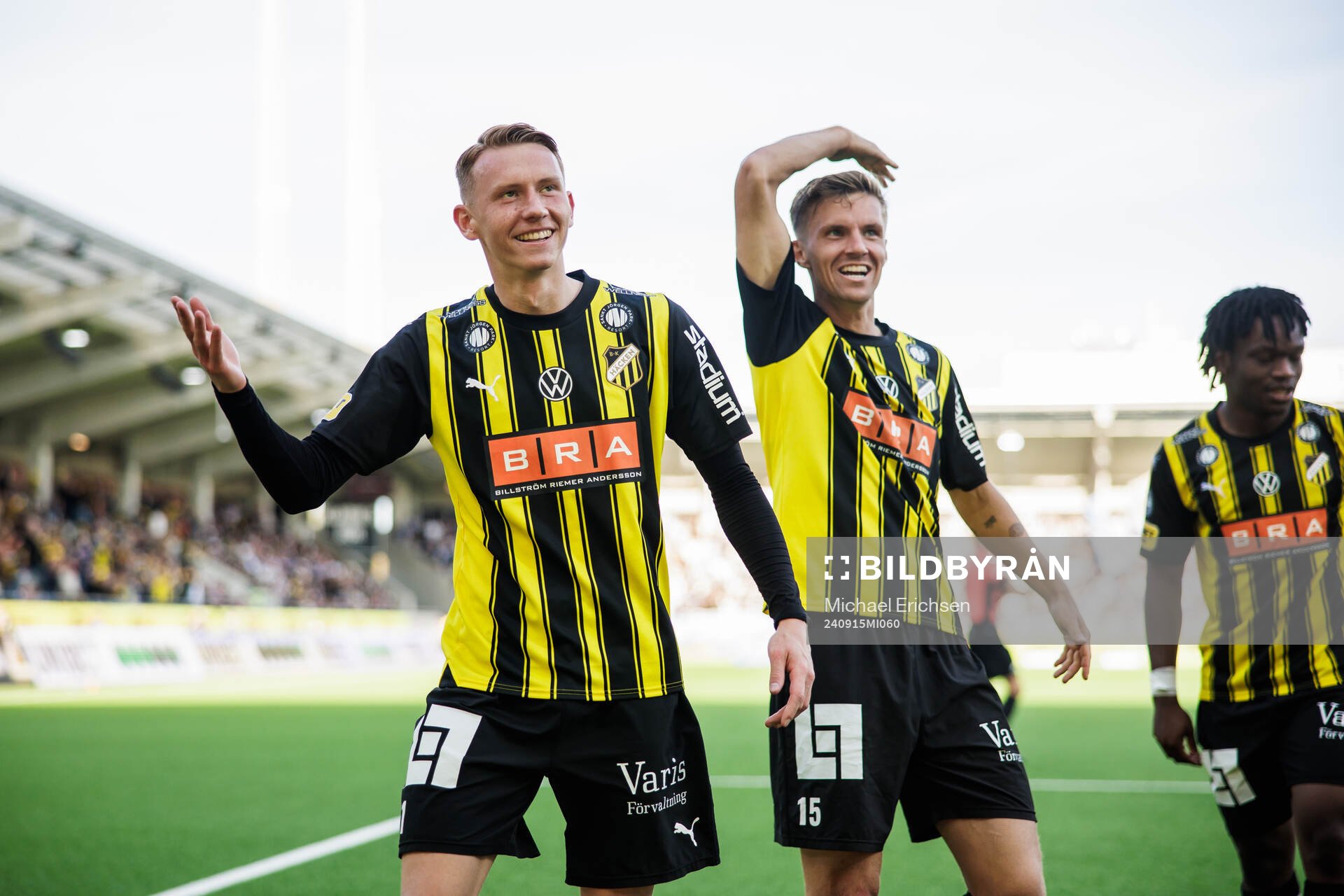 Häckens Julius Lindberg och Samuel Leach Holm jublar