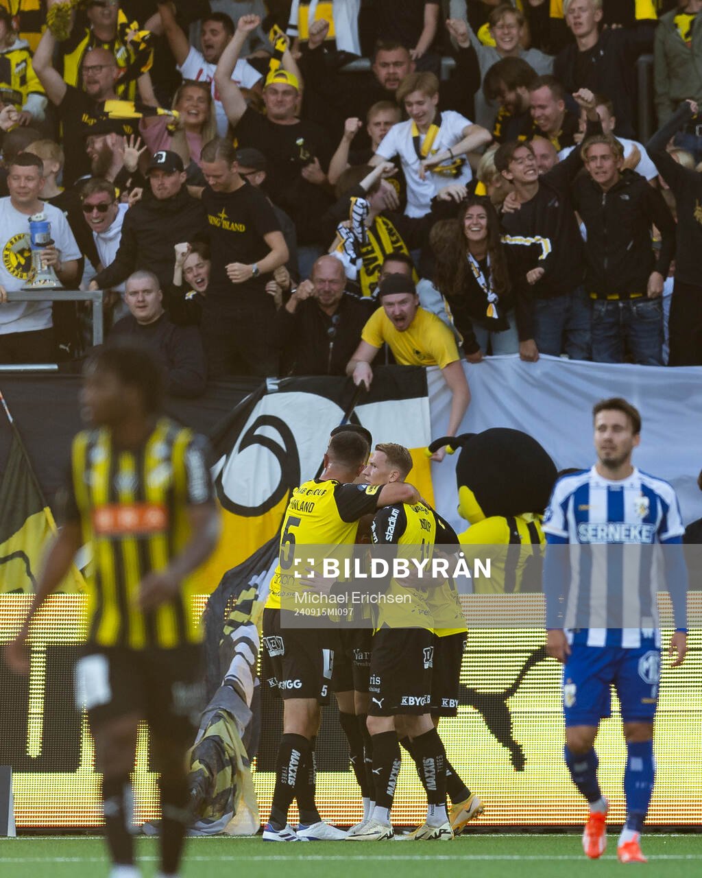 Häckens Ali Youssef jublar med lagkamrater