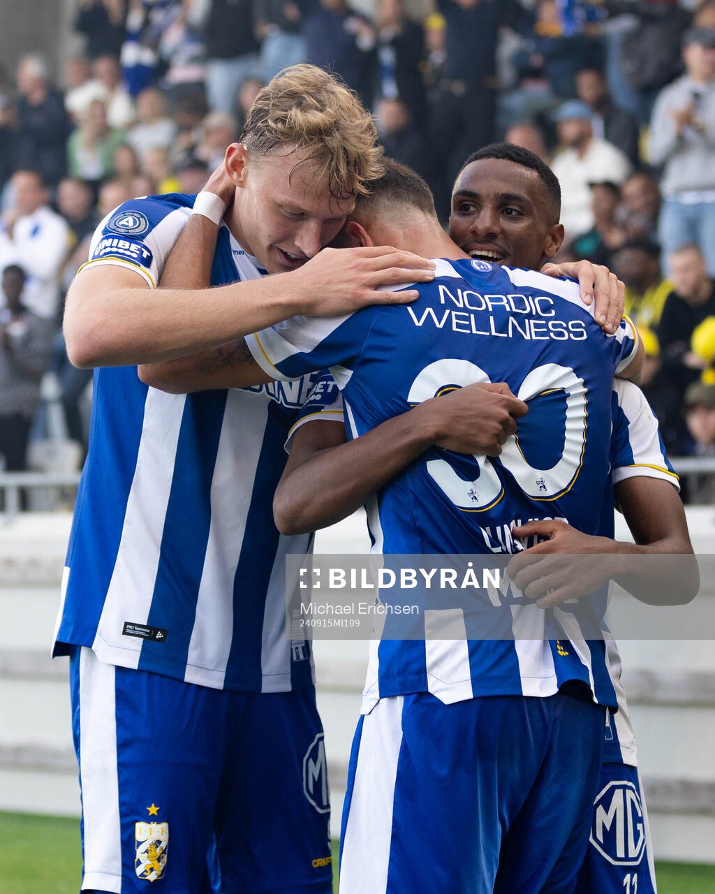 IFK Göteborgs Ramon Pascal Lundqvist jublar ihop med Laurs