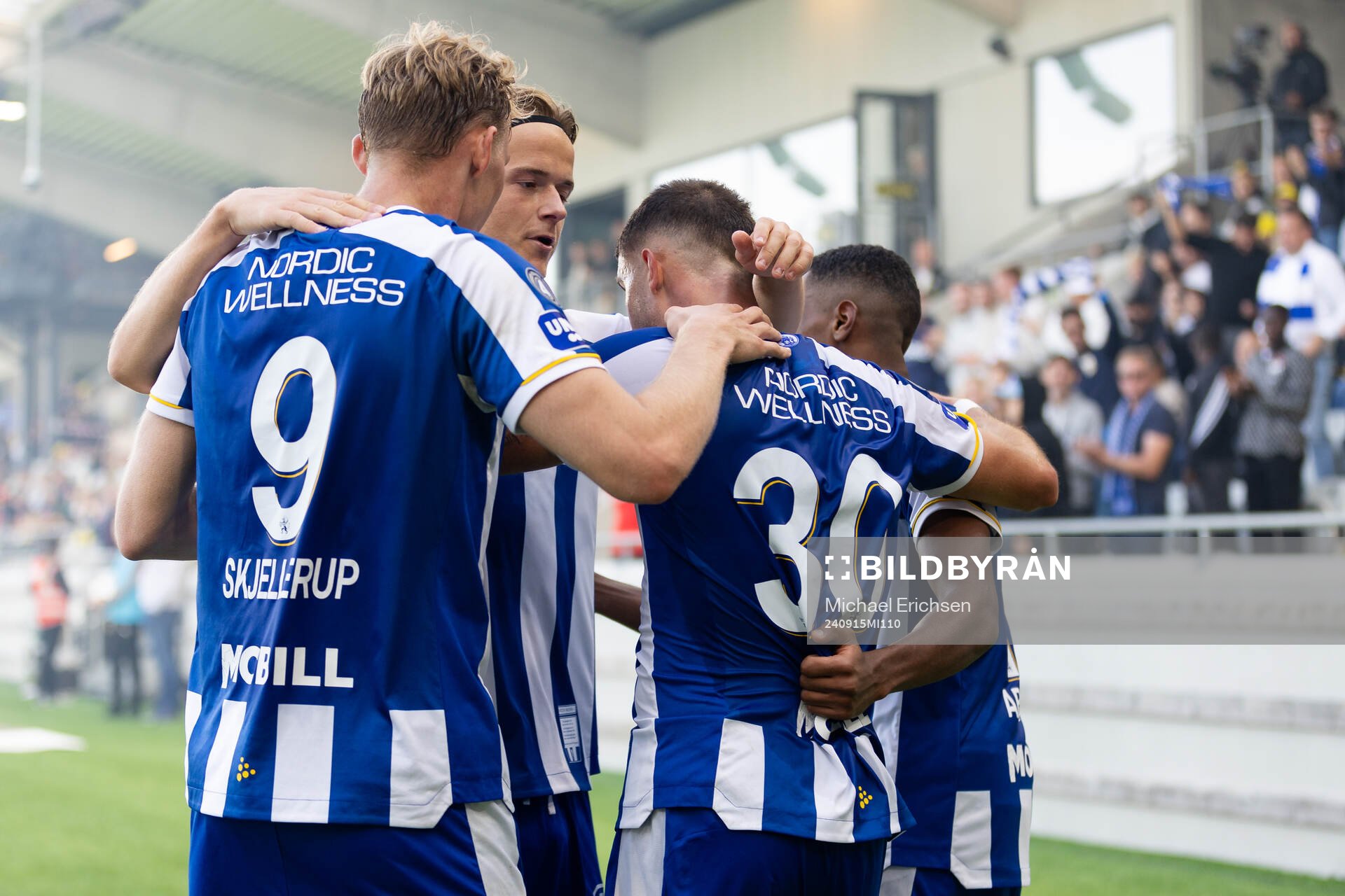IFK Göteborgs Ramon Pascal Lundqvist jublar ihop med