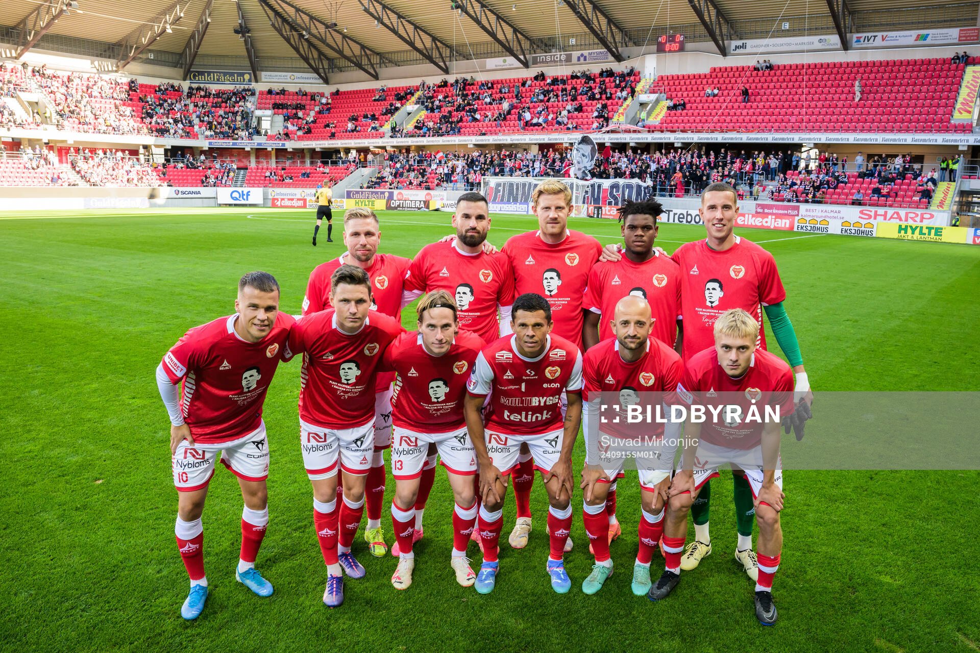 Kalmars startelva med hyllningströjor för Romario Pereira