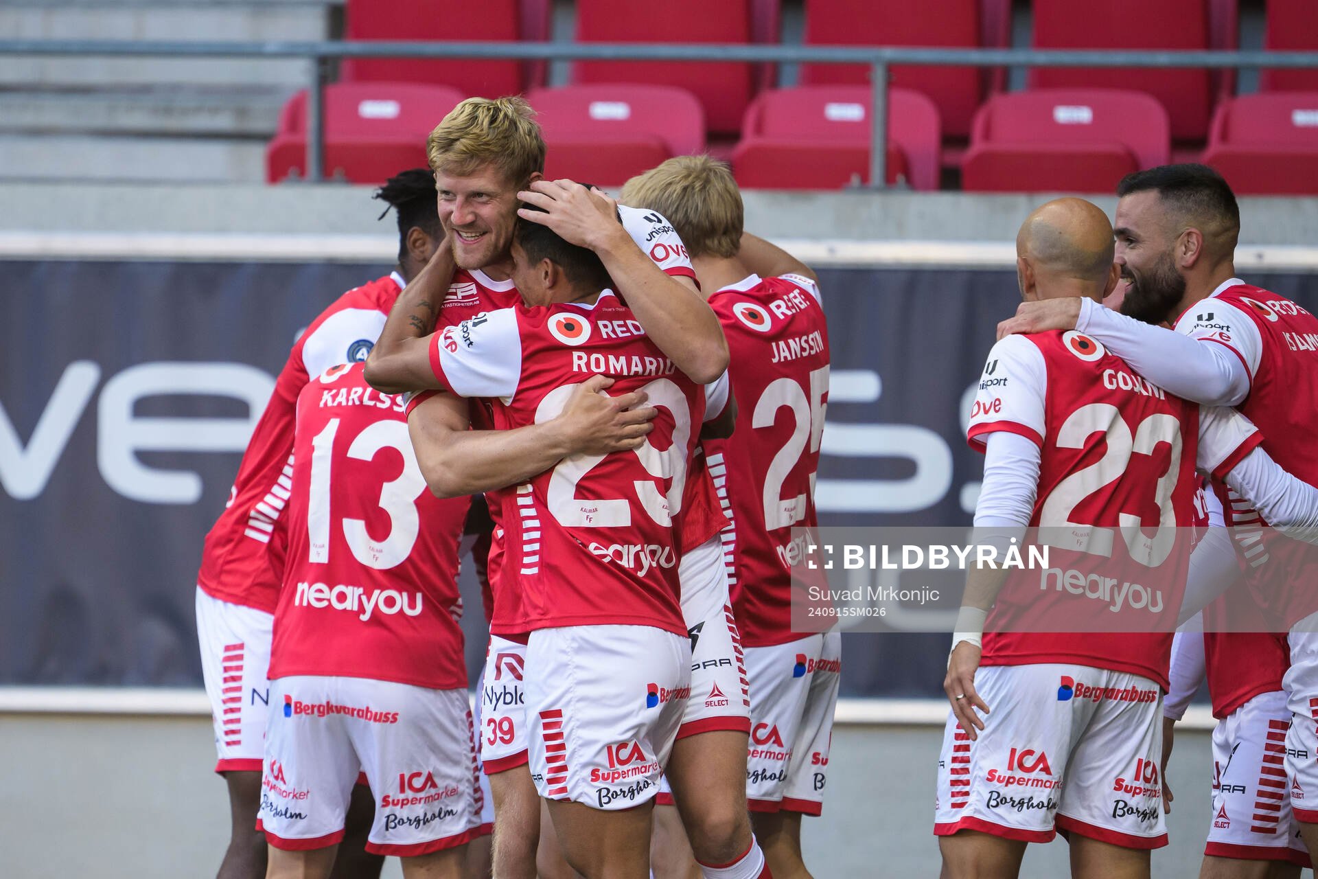 Kalmars Lars Saetra och Romario Pereira Sipiao jublar