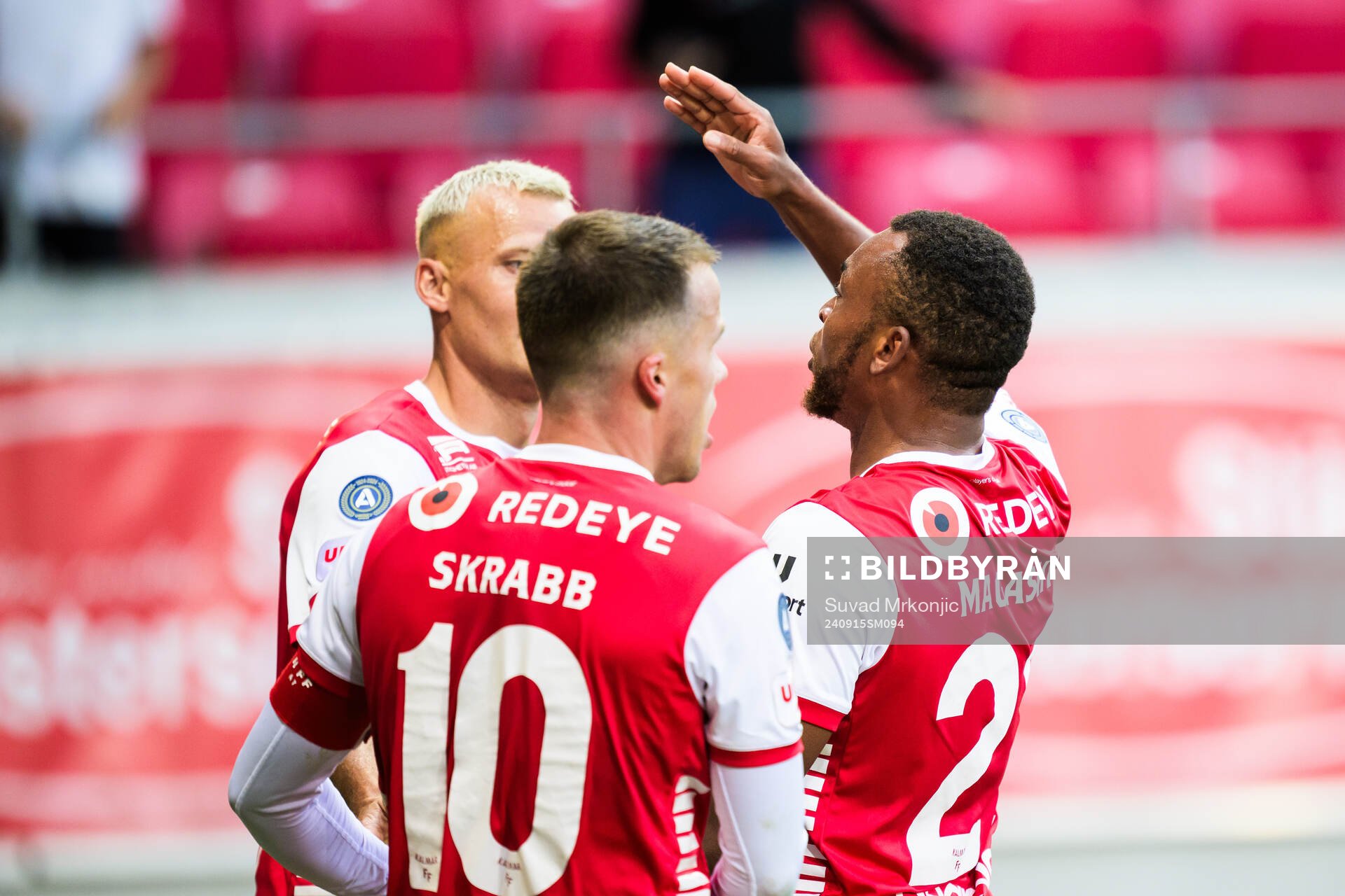 Kalmars Abdussalam Magashy jublar med lagkamrater efter 3-1 målet under fotbollsmatchen i Allsvenskan mellan Kalmar och Värnamo den 15 september 2024 i Kalmar.