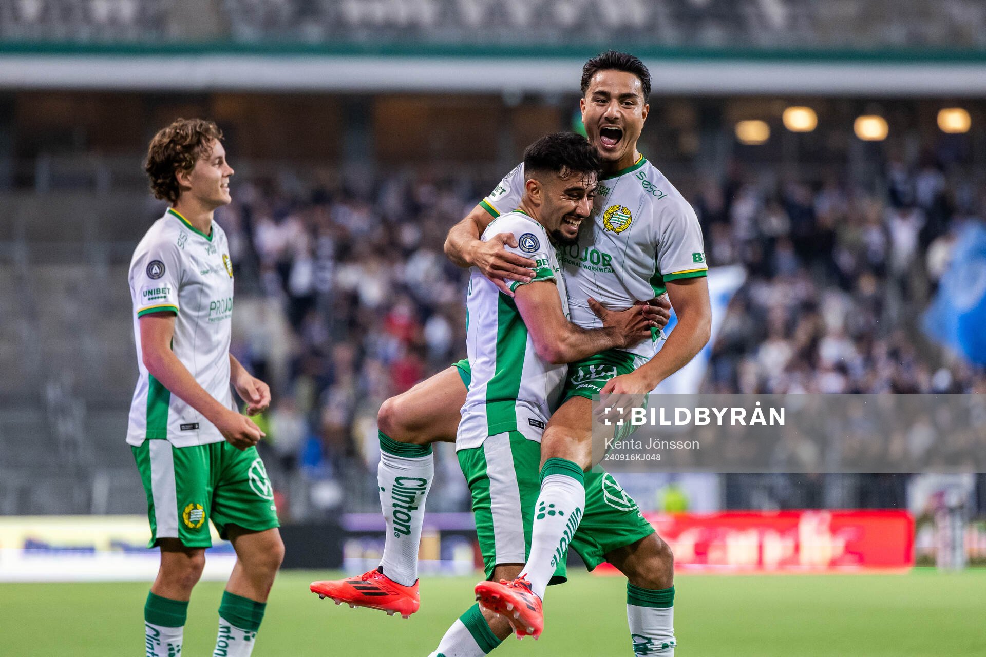 Hammarbys Jusef Erabi gör 1-0 och jublar med Montader