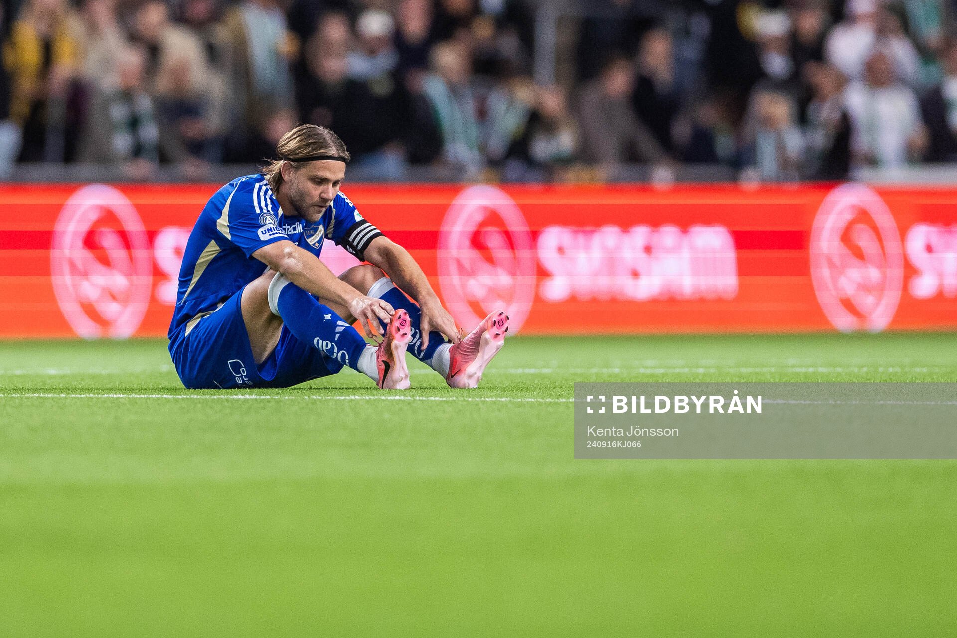 IFK Norrköpings Christoffer Nyman har ont under fotbollsmatchen i Allsvenskan mellan Hammarby och IFK Norrköping den 16 september 2024 i Stockholm.