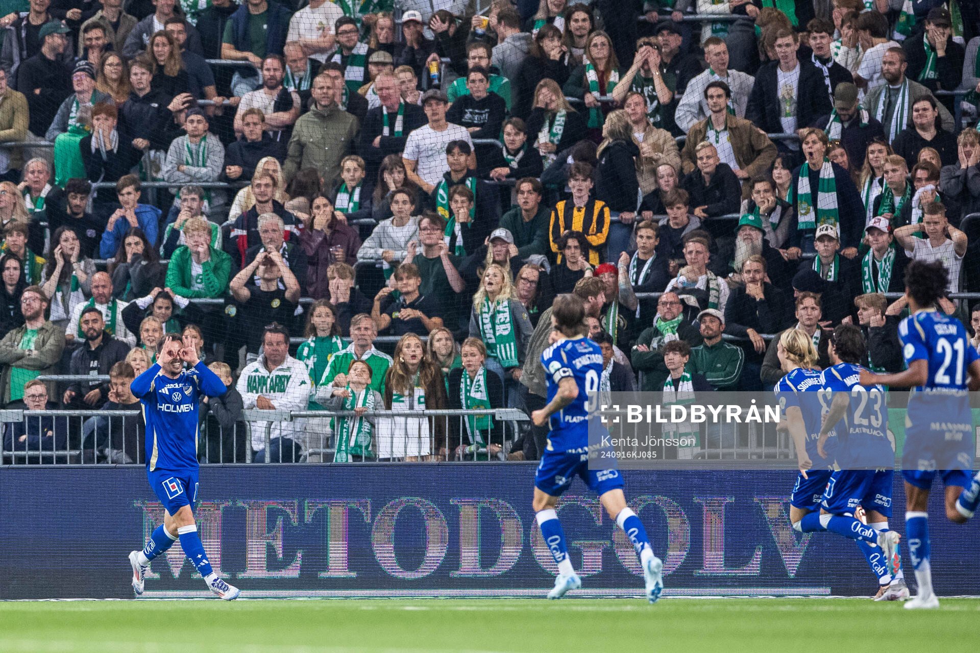 IFK Norrköpings Vito Hammershöy-Mistrati jublar