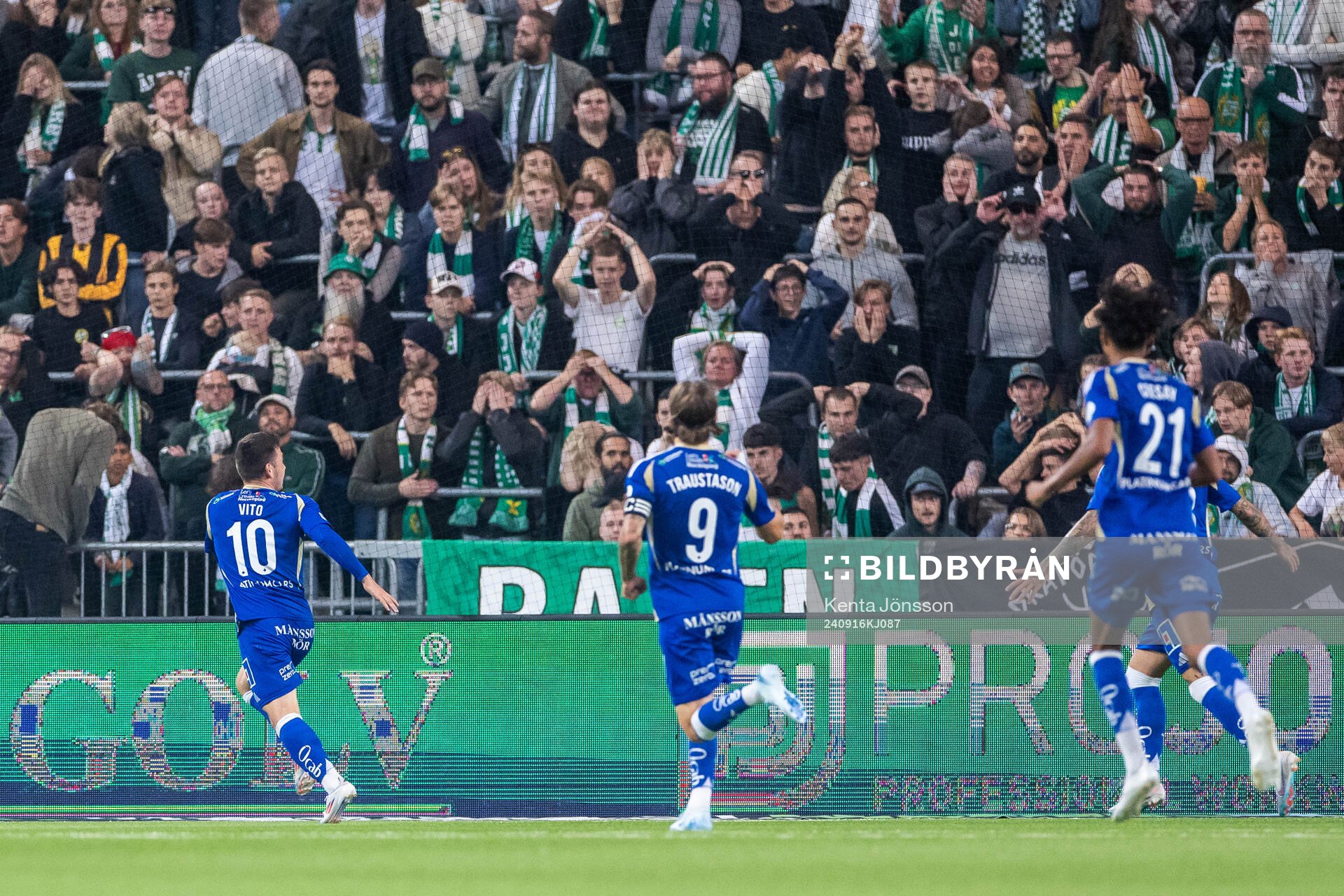 IFK Norrköpings Vito Hammershöy-Mistrati jublar