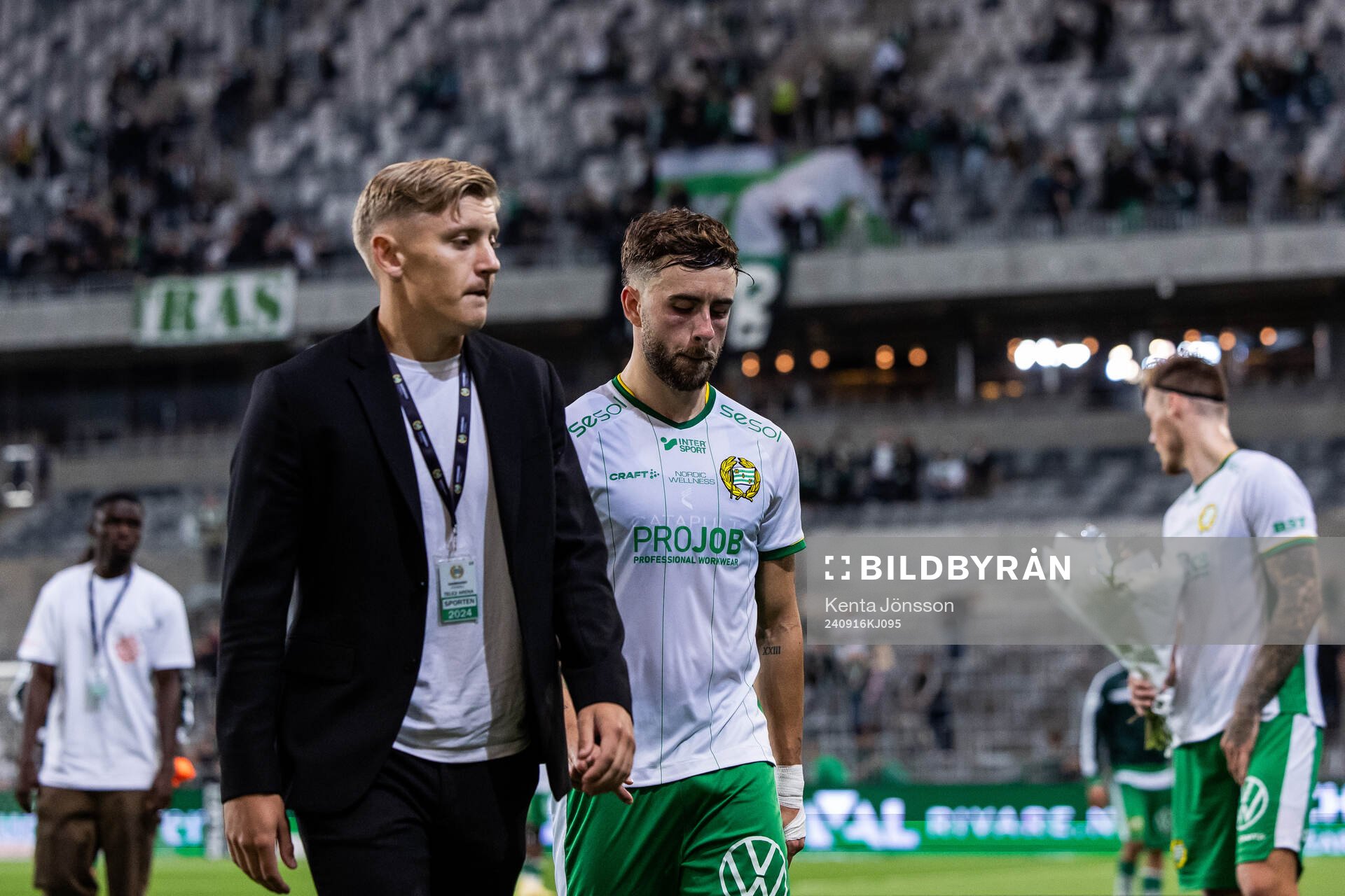 Hammarbys Dennis Collander och Marc Llinares Barragan deppar