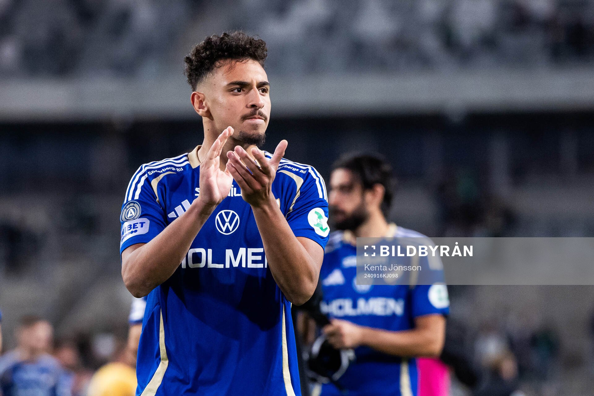 IFK Norrköpings Moutaz Neffati tackar publiken