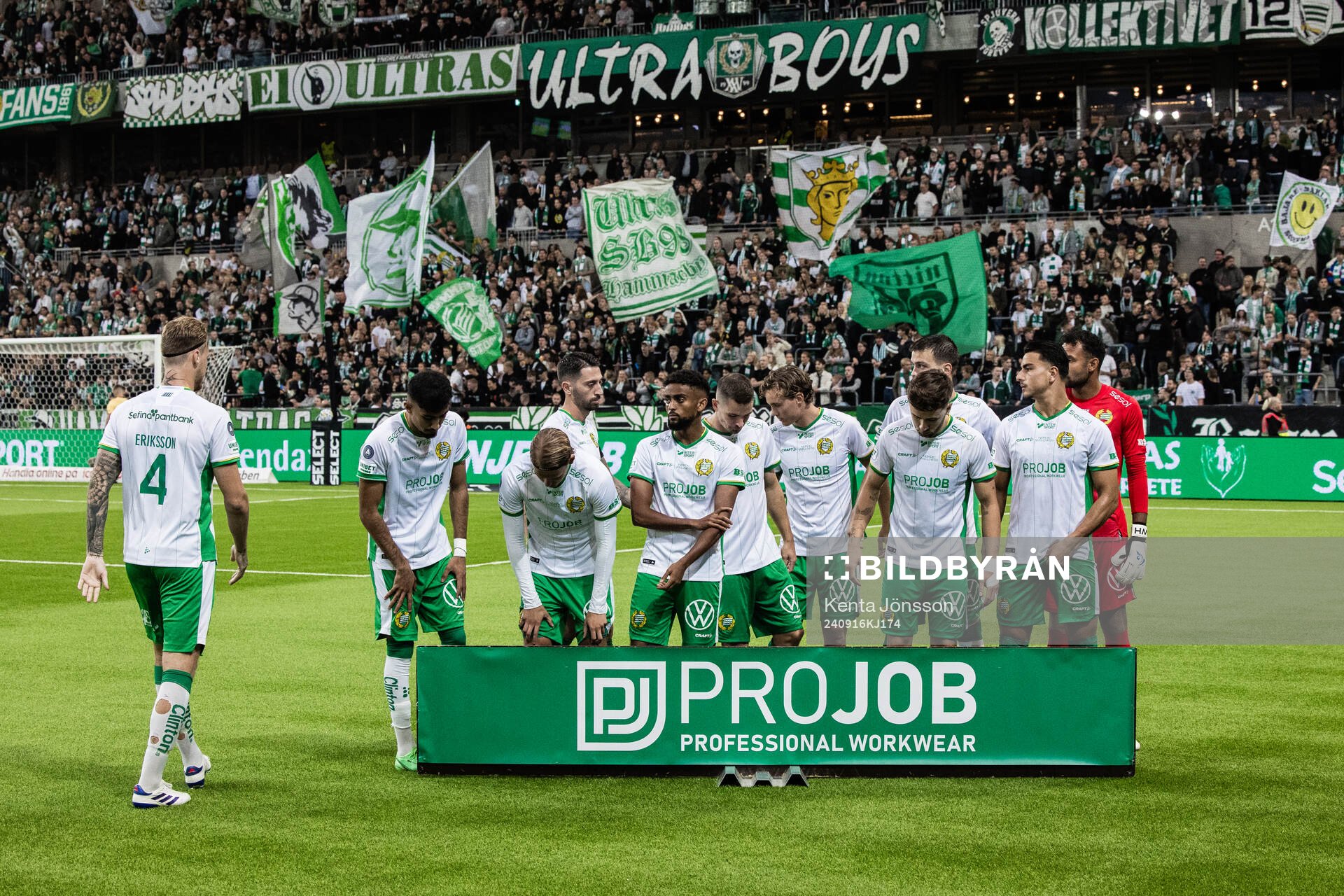 Hammarbys spelare samlas för fotografering av startelvan inför fotbollsmatchen i Allsvenskan mellan Hammarby och IFK Norrköping den 16 september 2024 i Stockholm.