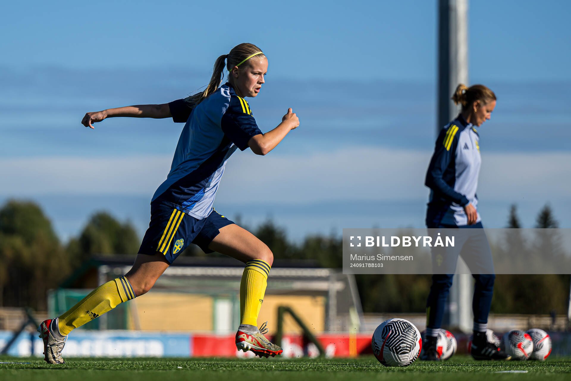Felizia Nilsson Narverud of Sweden warms up