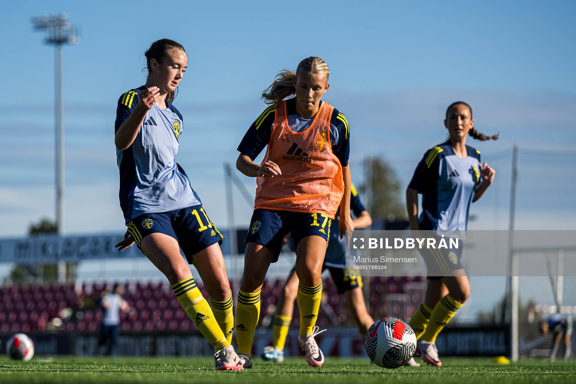 Lilian Häggkvist and Isabella Zinn of Sweden warms up