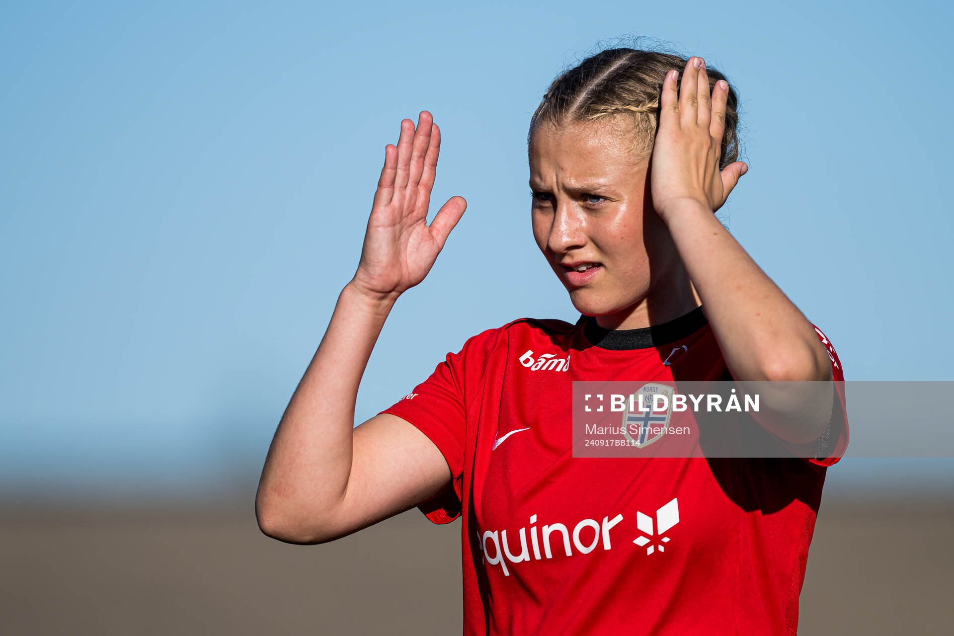 Agnes Castberg Stølan of Norway warms up