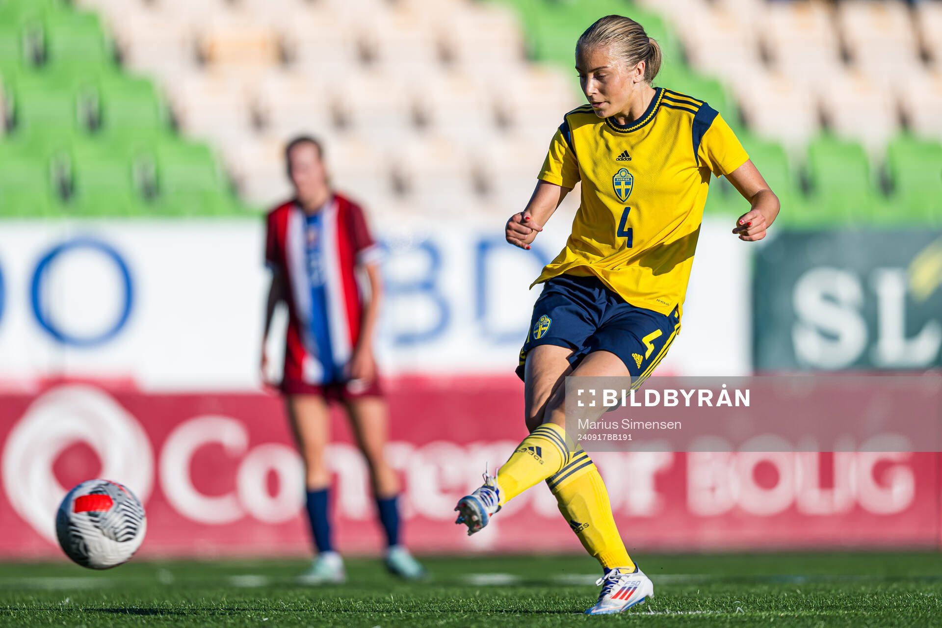 Thea Eriksson of Sweden scores the 0-1 goal