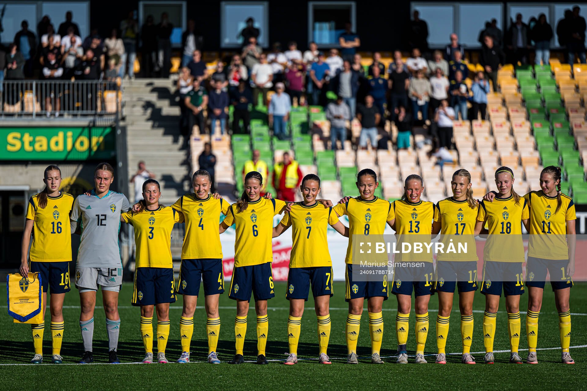 Felizia Nilsson Narverud, Hillevie Ströbeck, Ella Edstrand, Thea Eriksson, Edit Rautio, Alice Rådsjö, Lovisa Södergren, Stina Myrén, Isabella Zinn, Thelma Alexandersson and Lilian Häggkvist of Sweden ahead of the under 15 friendly match between Norway and Sweden on September 17, 2024 in Jessheim.