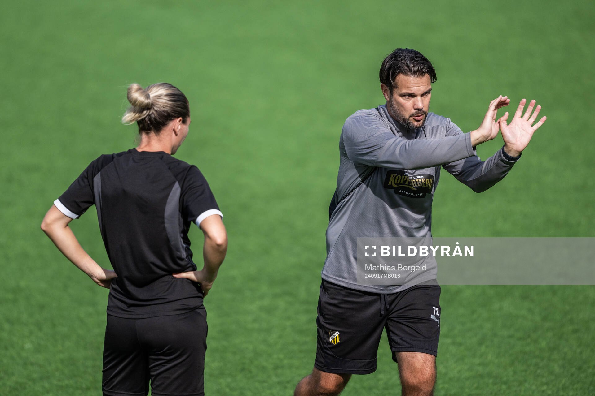 Målvakt Jennifer Falk and goalkeeper coach Mattias
