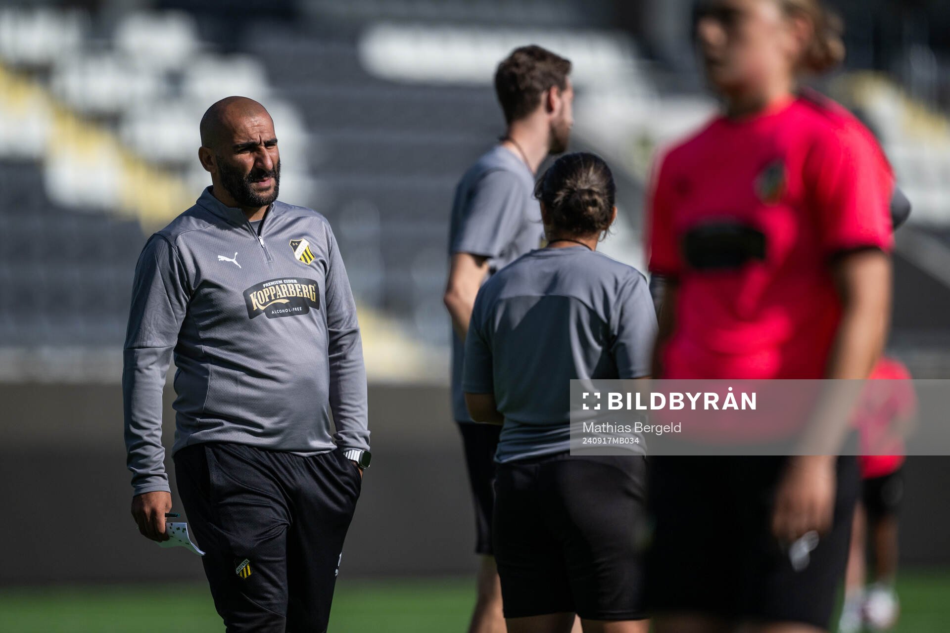 Head coach Mak Lind