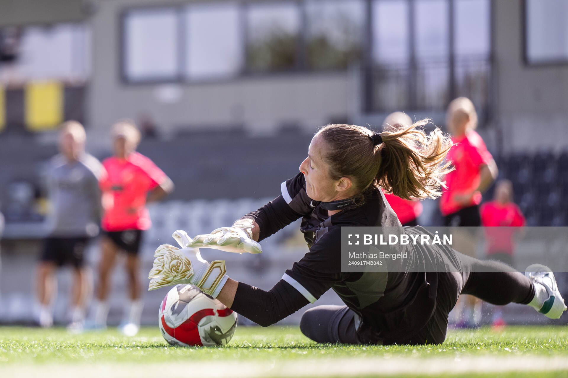Goalkeeper Loes Geurts