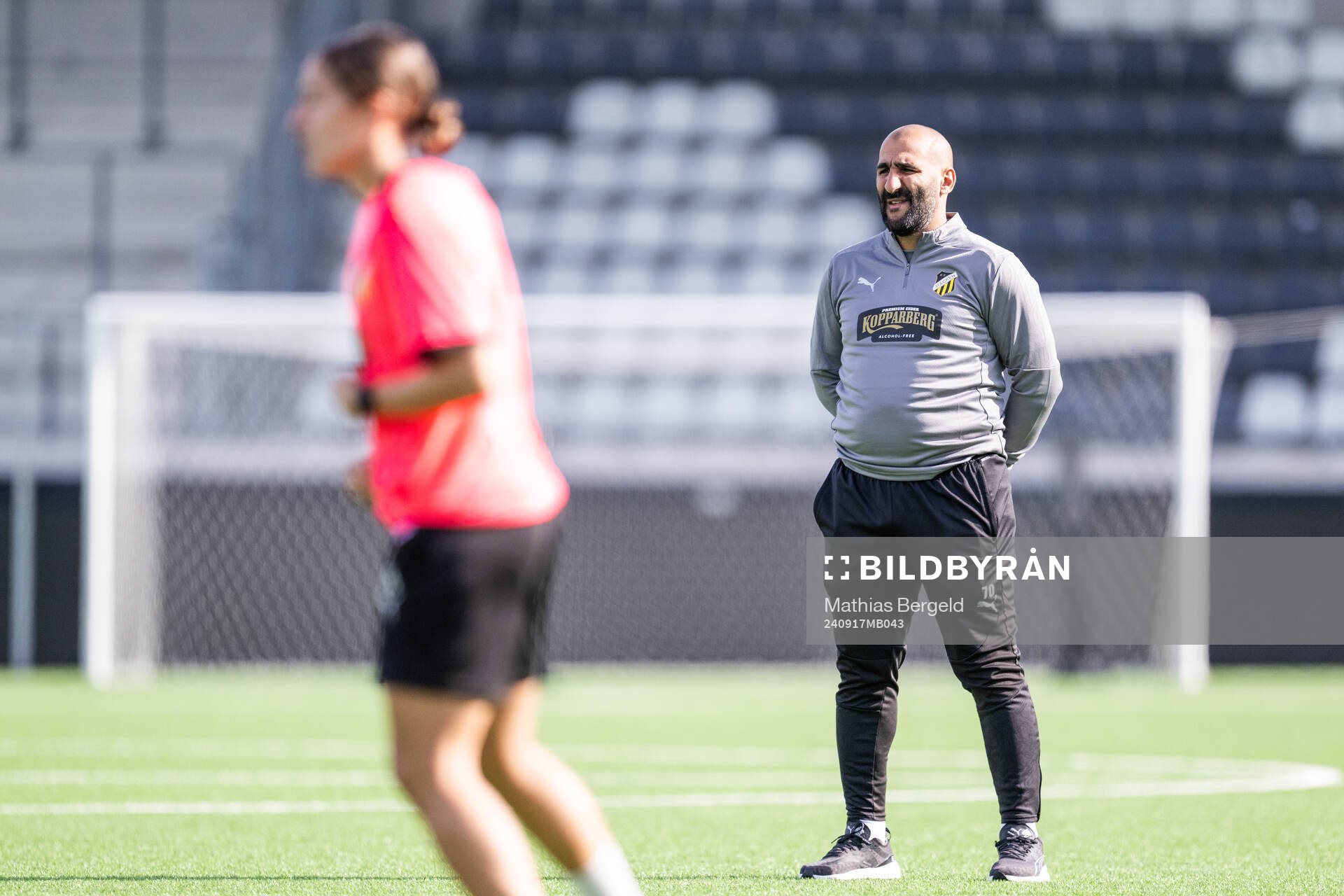 Head coach Mak Lind