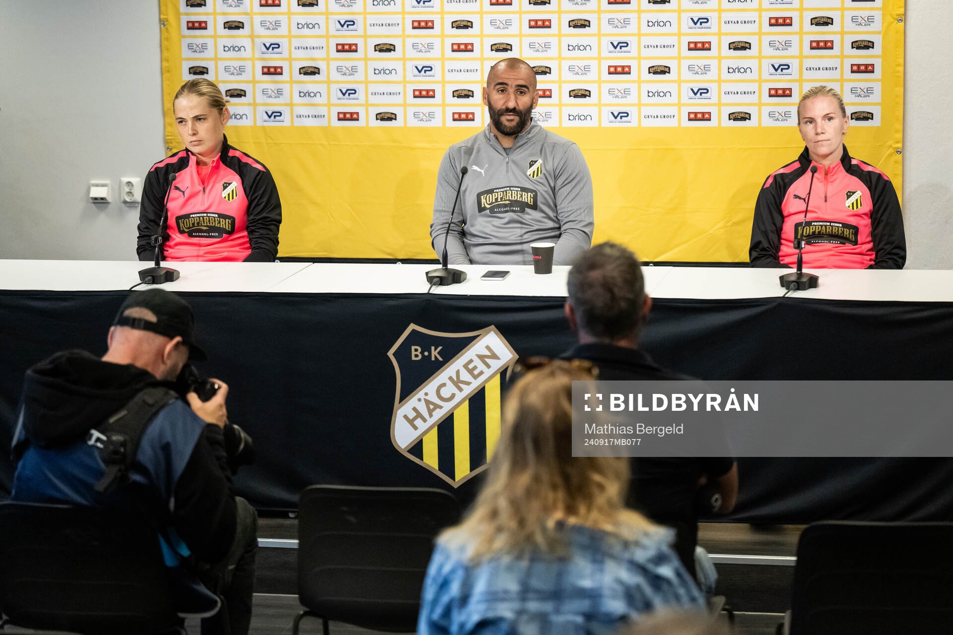 Paulina Nyström, head coach Mak Lind and Josefine Rybrink