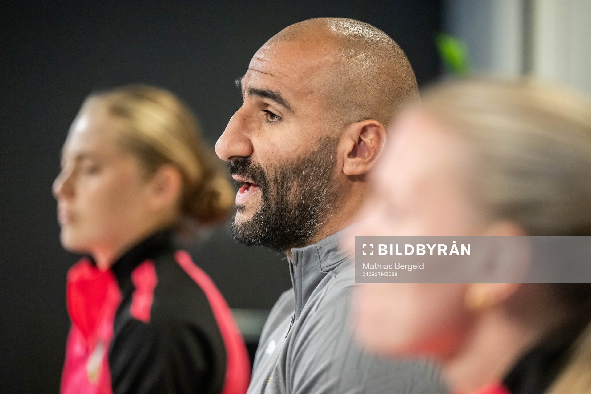 Head coach Mak Lind