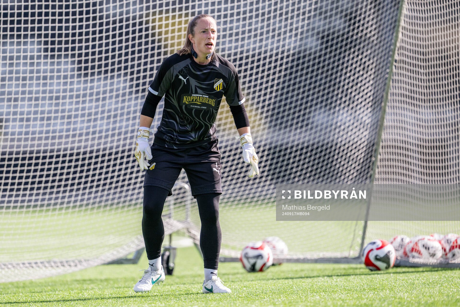 Goalkeeper Loes Geurts