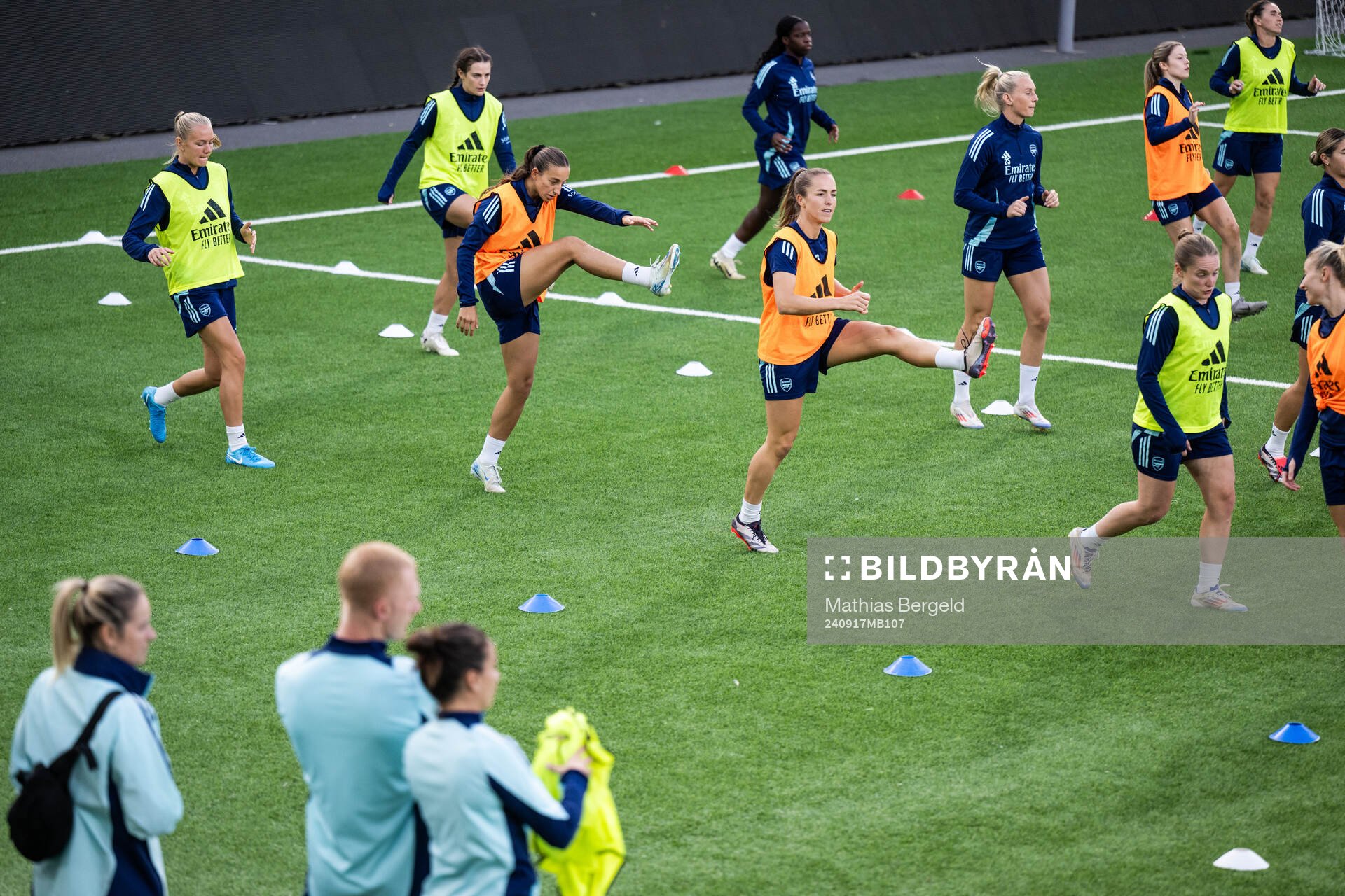Frida Maanum, Rosa Kafaji and Stina Blackstenius during a training session with Arsenal on September 17, 2024 in Gothenburg.