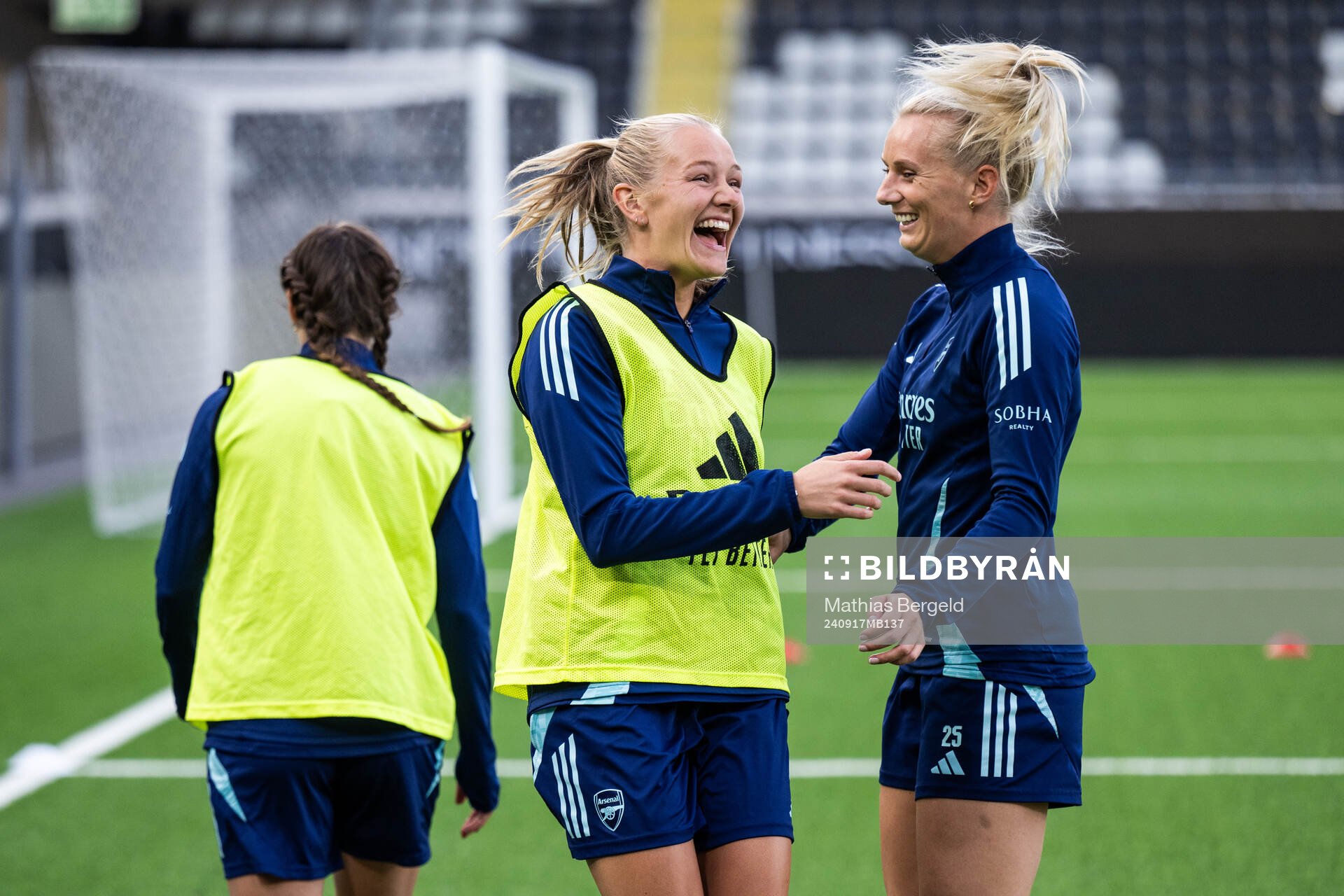 Frida Maanum and Stina Blackstenius