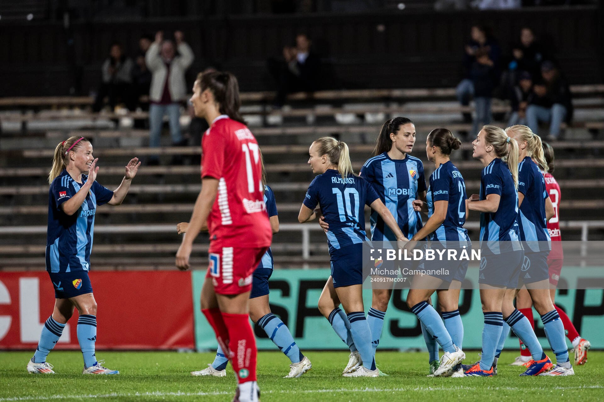 Djurgårdens Tove Almqvist jublar